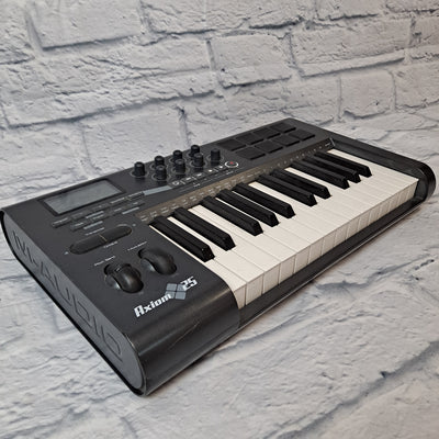 M Audio Axiom 25 midi controller