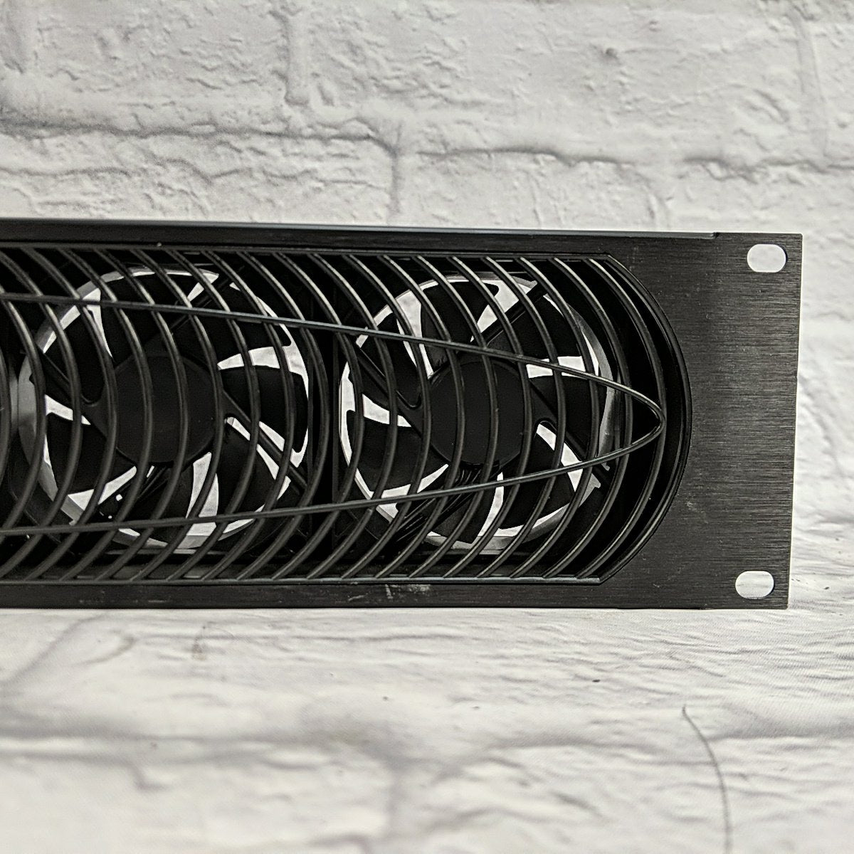 Middle Atlantic Products UQFP-4DRA Rack Fan Panel with Thermometer