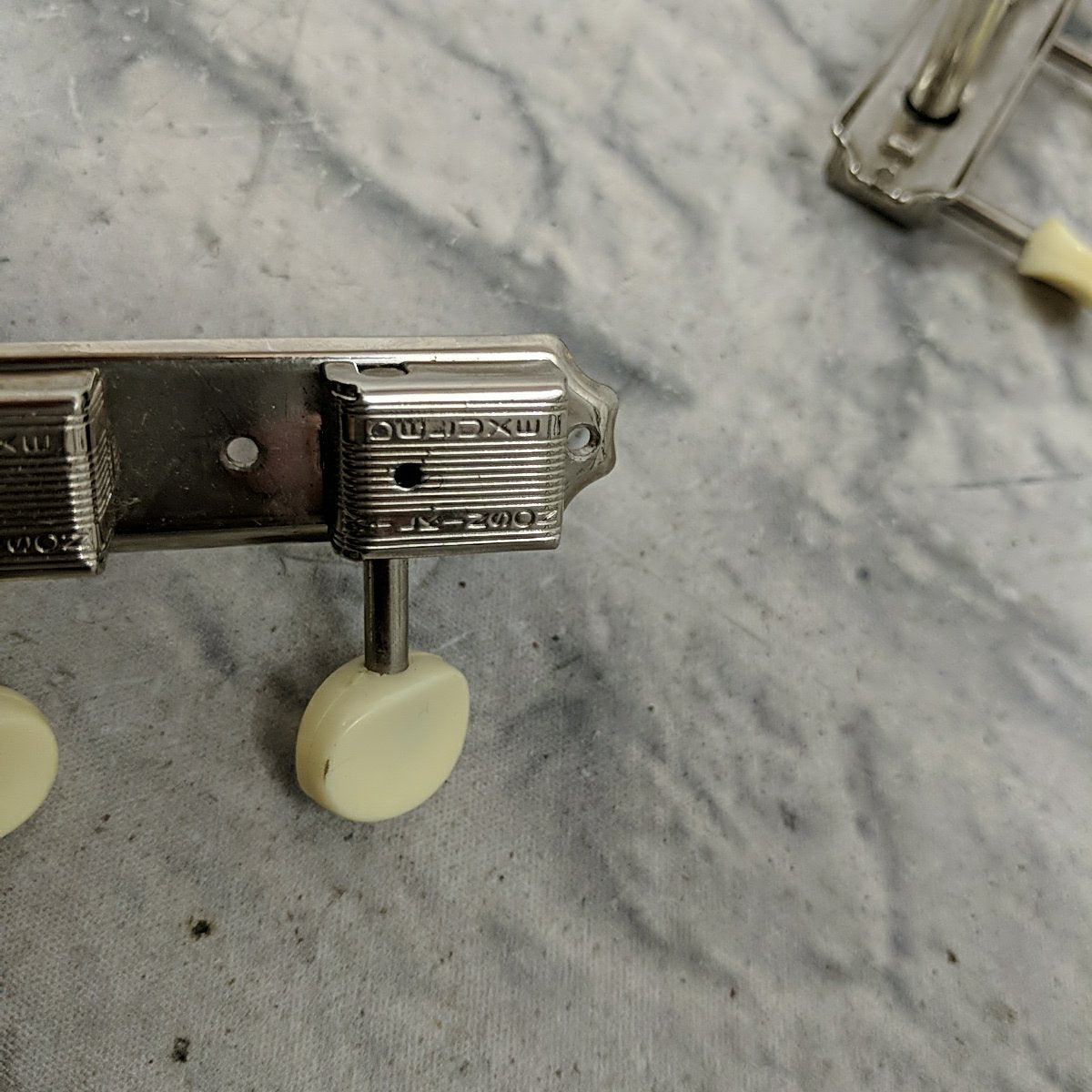 Wilkinson Vintage Style 3+3 Plate Tuning Pegs Guitar Keys Cream Buttons
