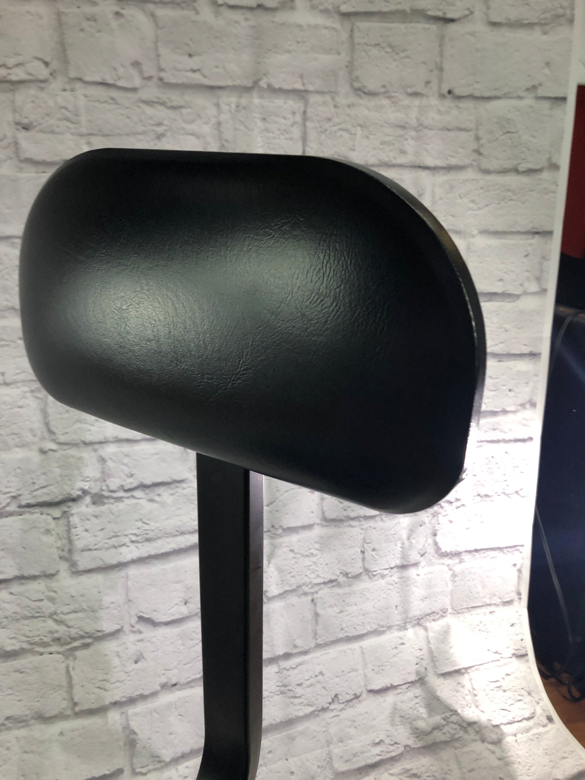On-Stage DT8500 Throne with Backrest