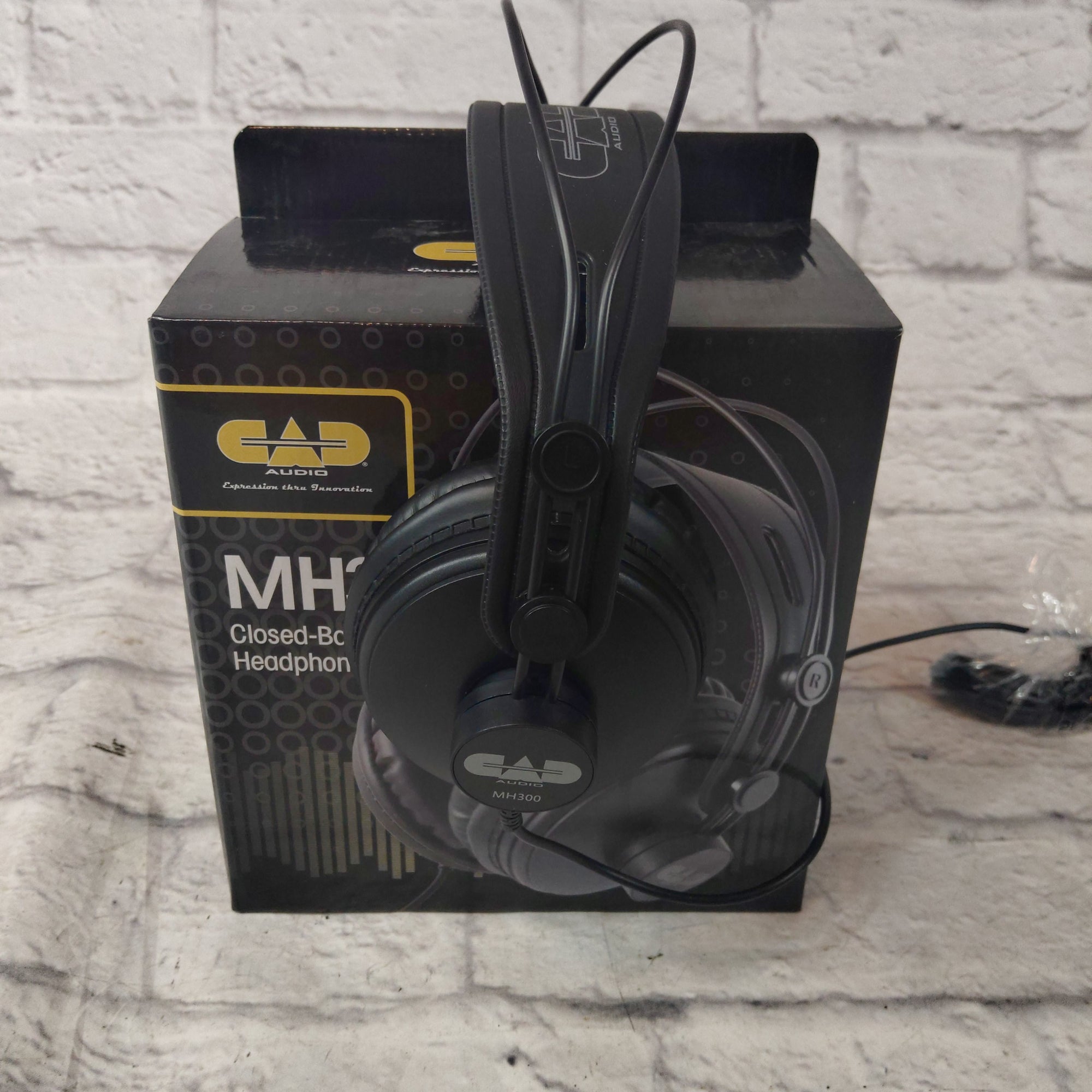 CAD MH300 Closed-Back Studio Headphones