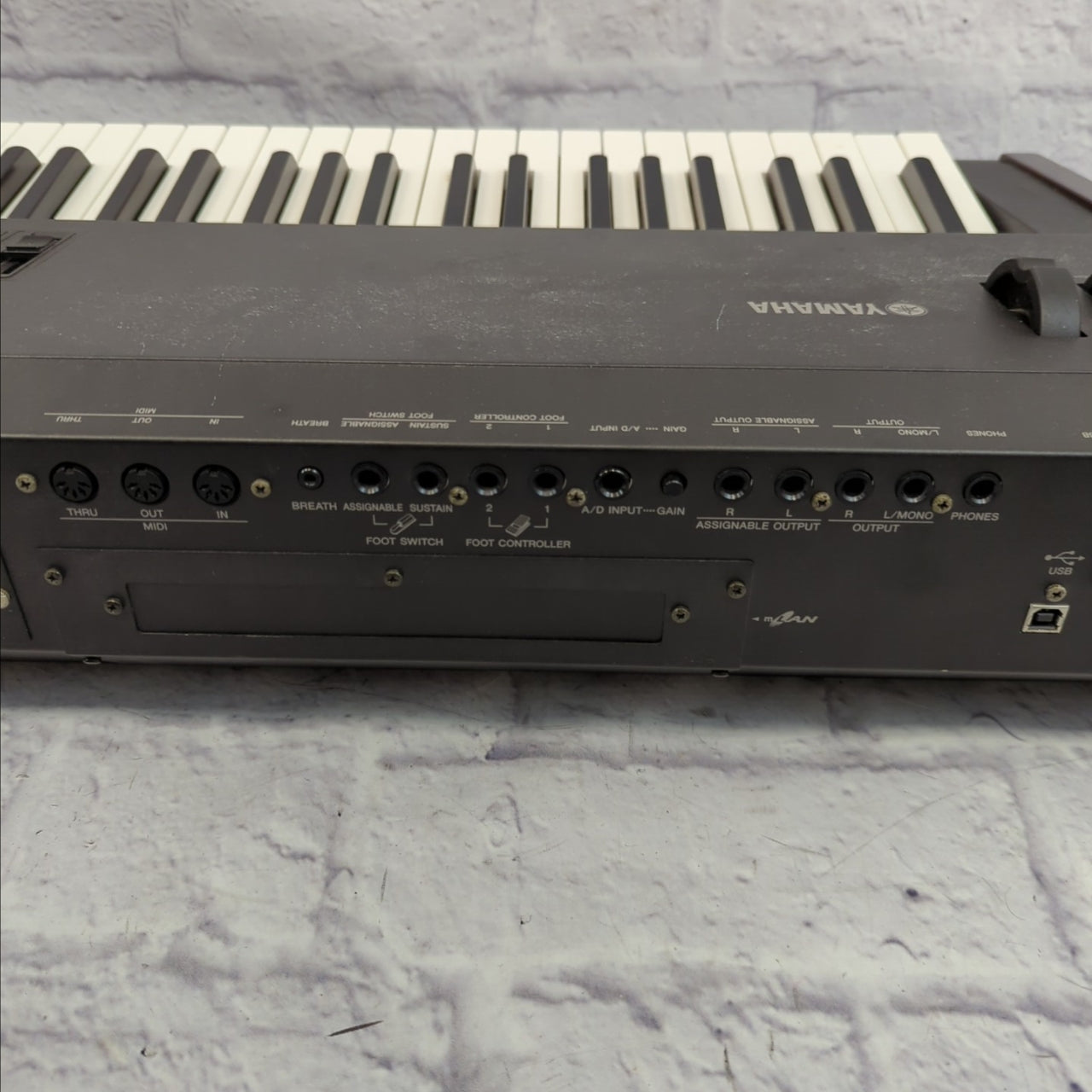 Yamaha S90 88-Key Weighted Synthesizer