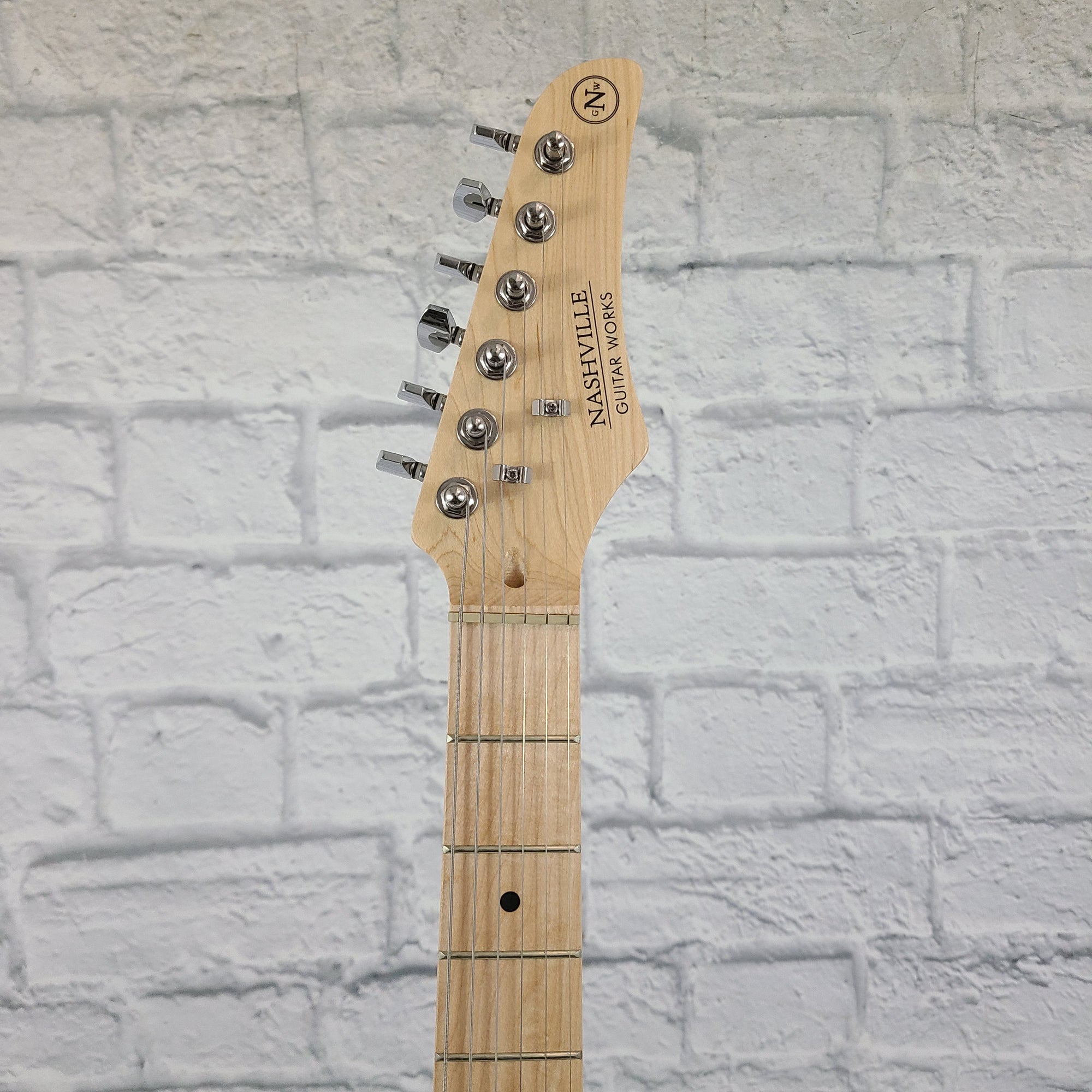 Nashville Guitar Works 125 Single Cutaway - Red,  Maple Fretboard