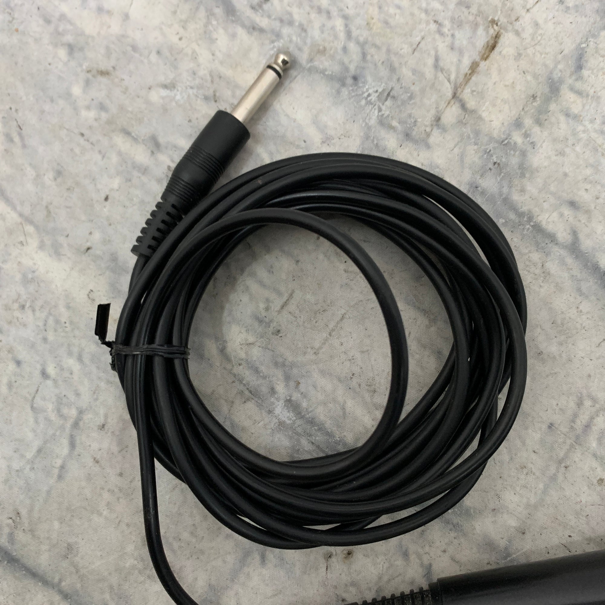 Radio Shack 3303038 Dynamic Microphone w/ Attached 1/4" Cable