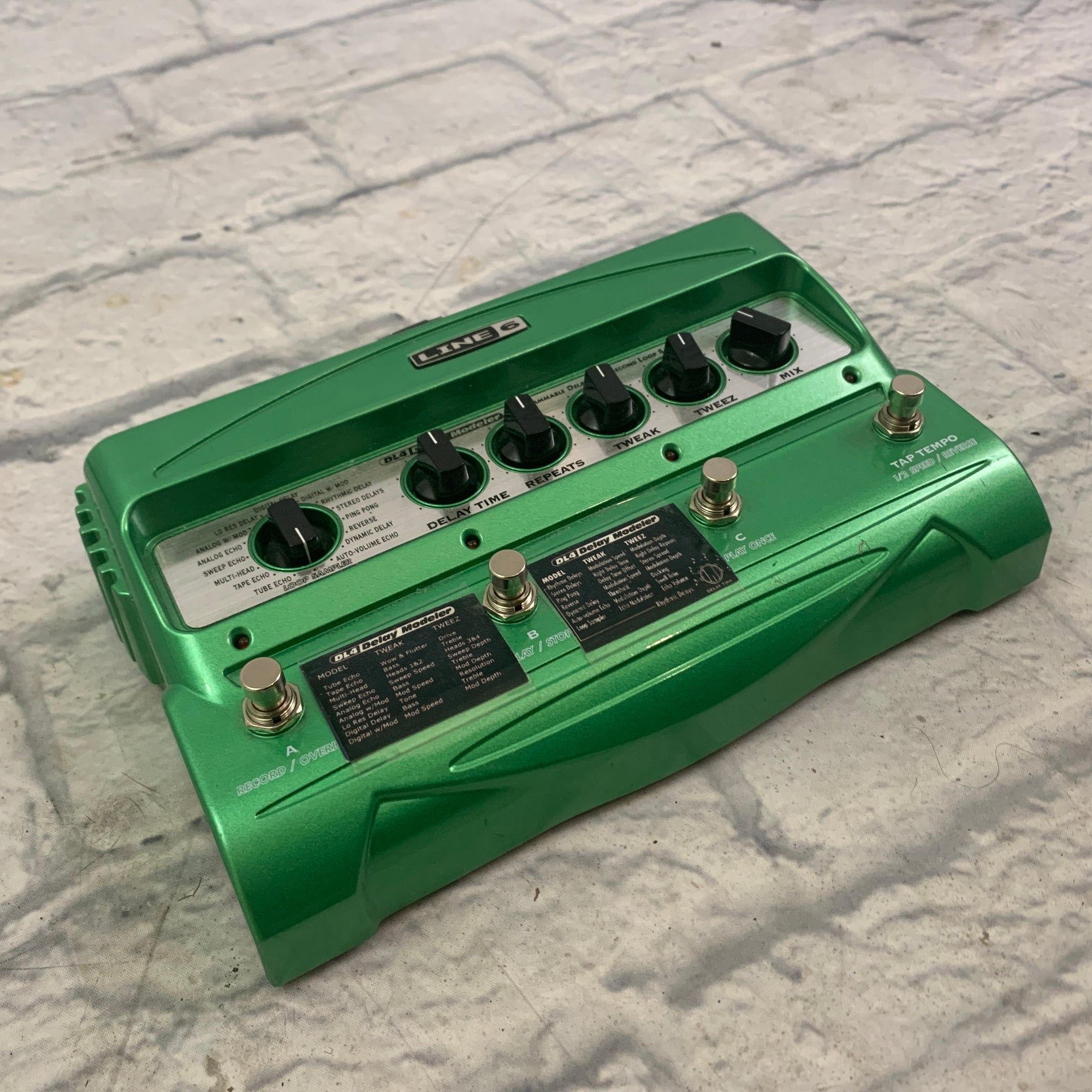 Line 6 DL4 Delay Modeler Programmable Delay & Looper
