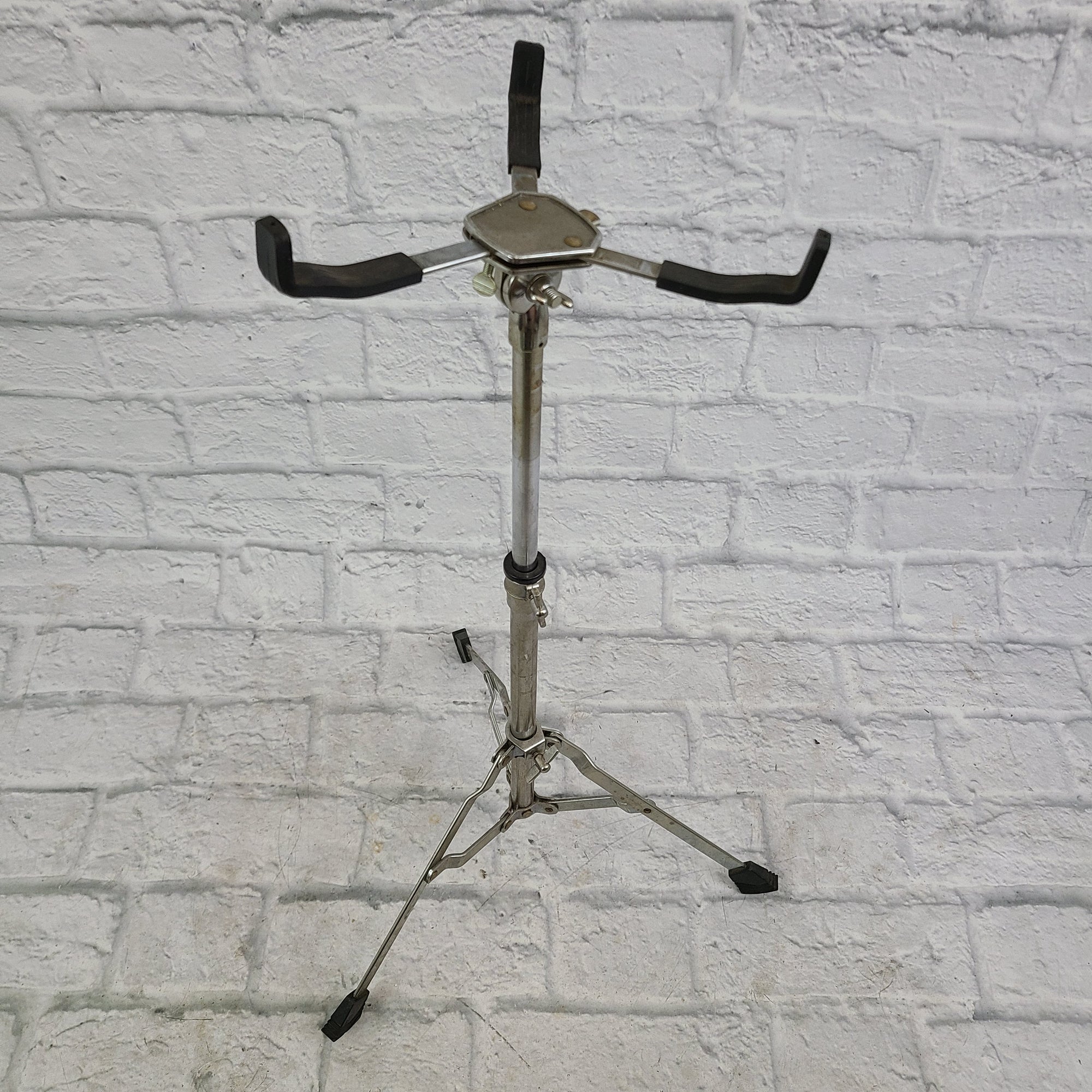 Unknown Make Small Tom Stand