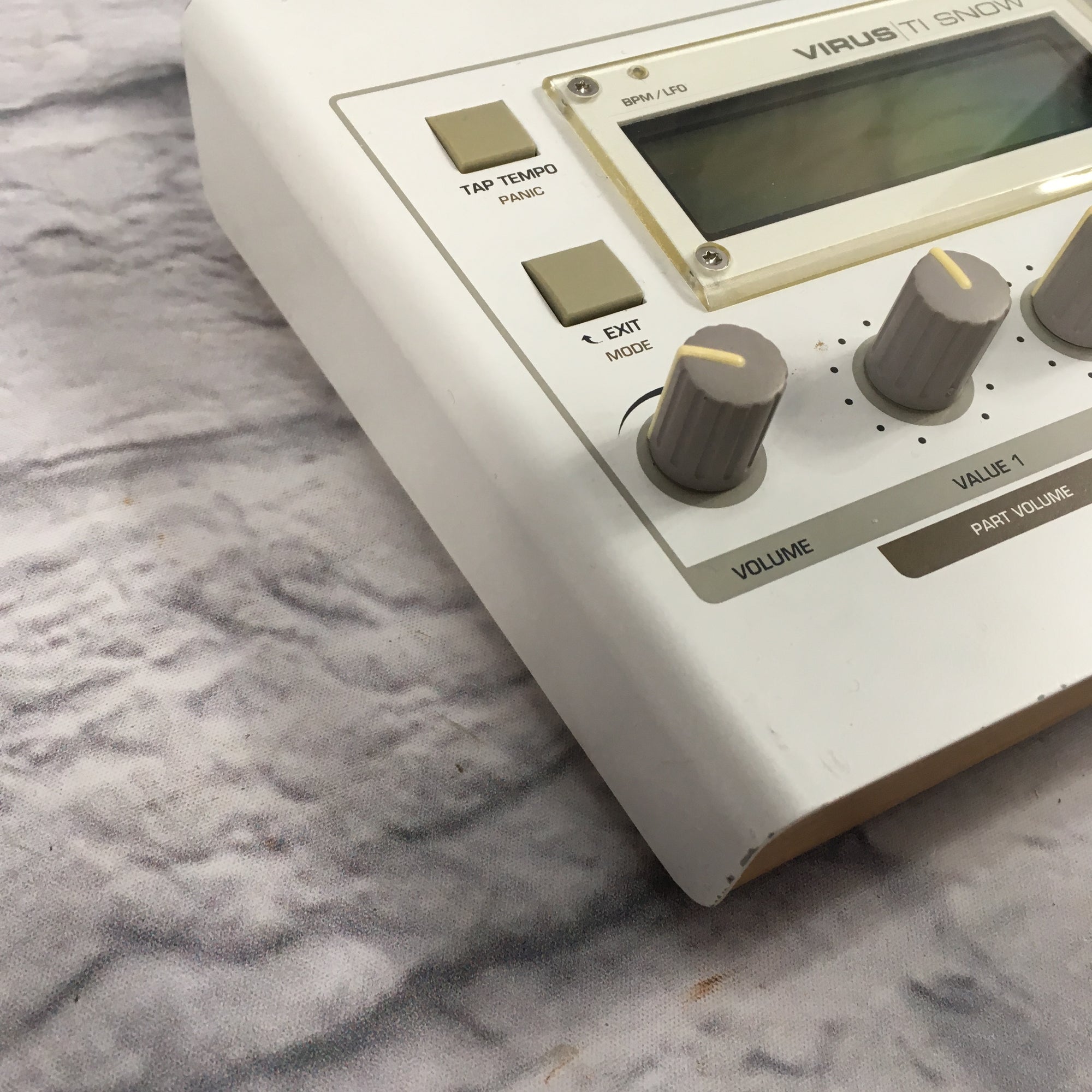 Access Virus TI Snow Analog Synthesizer - Evolution Music Access Virus TI Snow Analog Synthesizer - Evolution Music