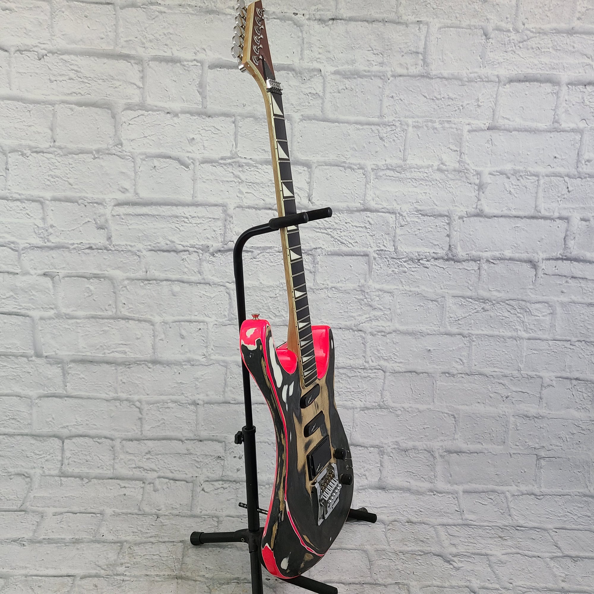 Unknown Peavey Style Guitar w/ Floating Tremolo System (Relic)  Electric Guitar