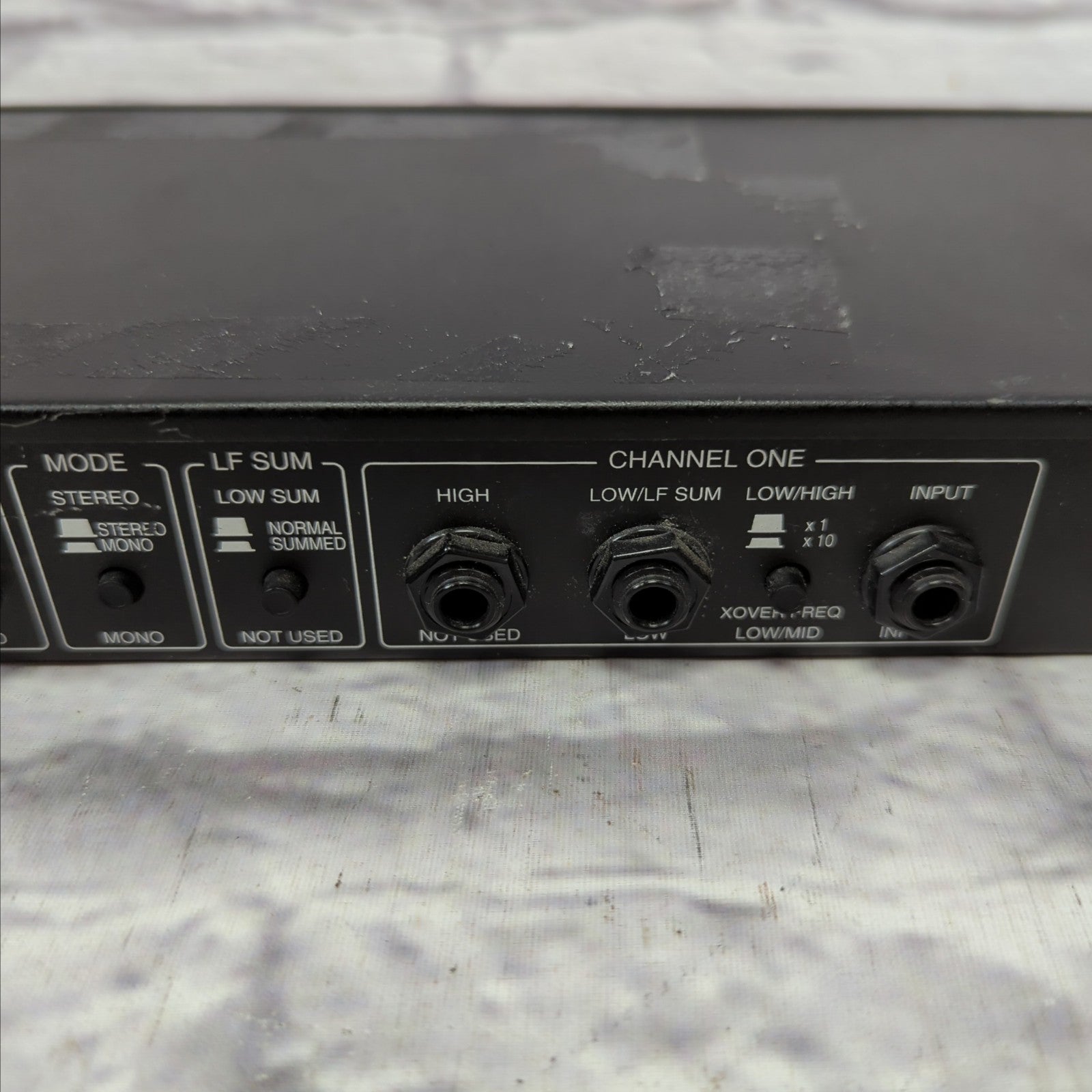 Sound Crossover Rack dbx 223 Stereo 2-Way/Mono 3-Way Crossover Rack Unit - Evolution Music