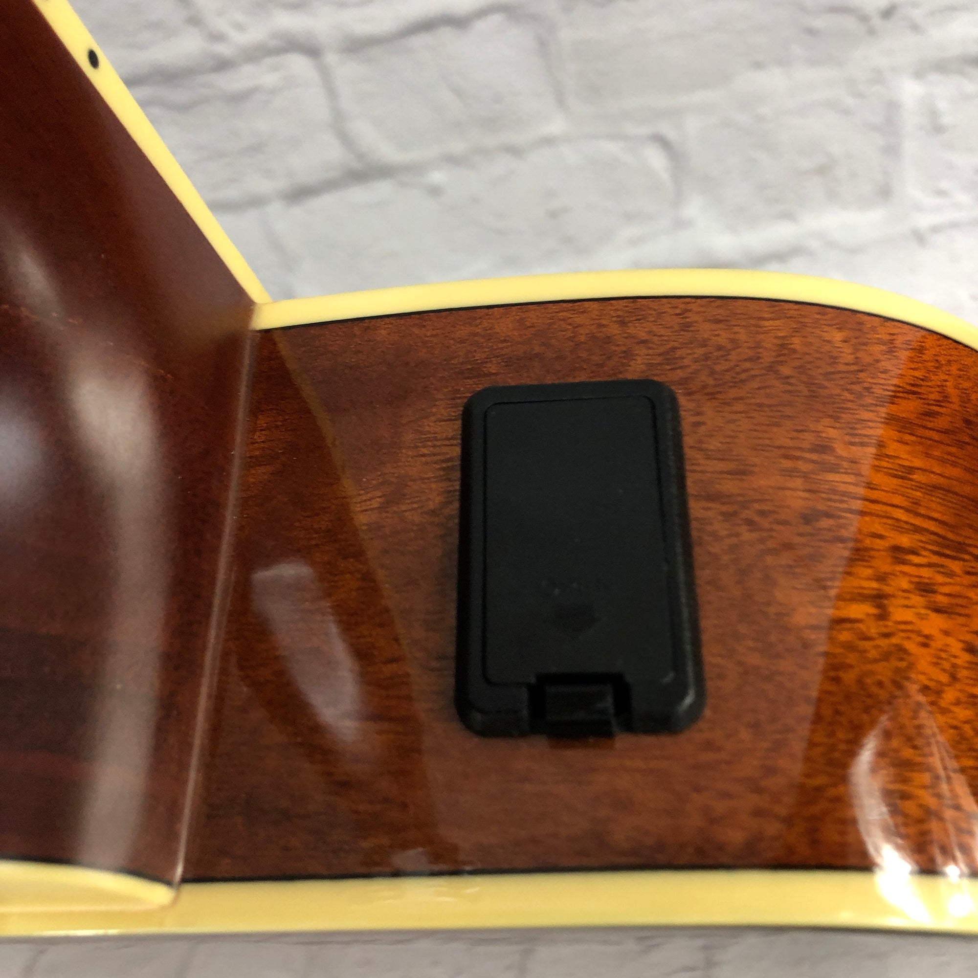 Yamaha APX500 Acoustic Electric Guitar with Cutaway