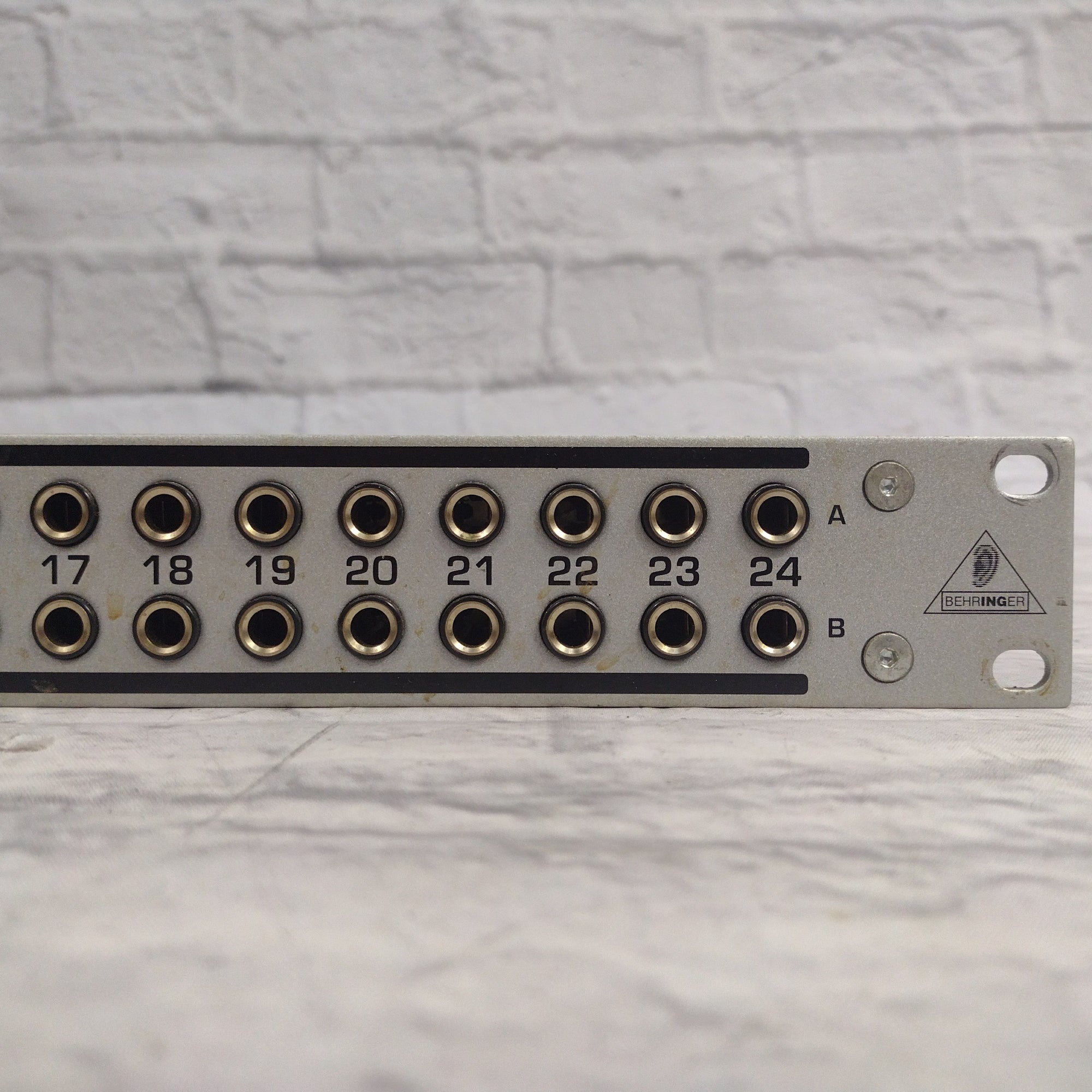 Behringer PX3000 Rack Patch Bay