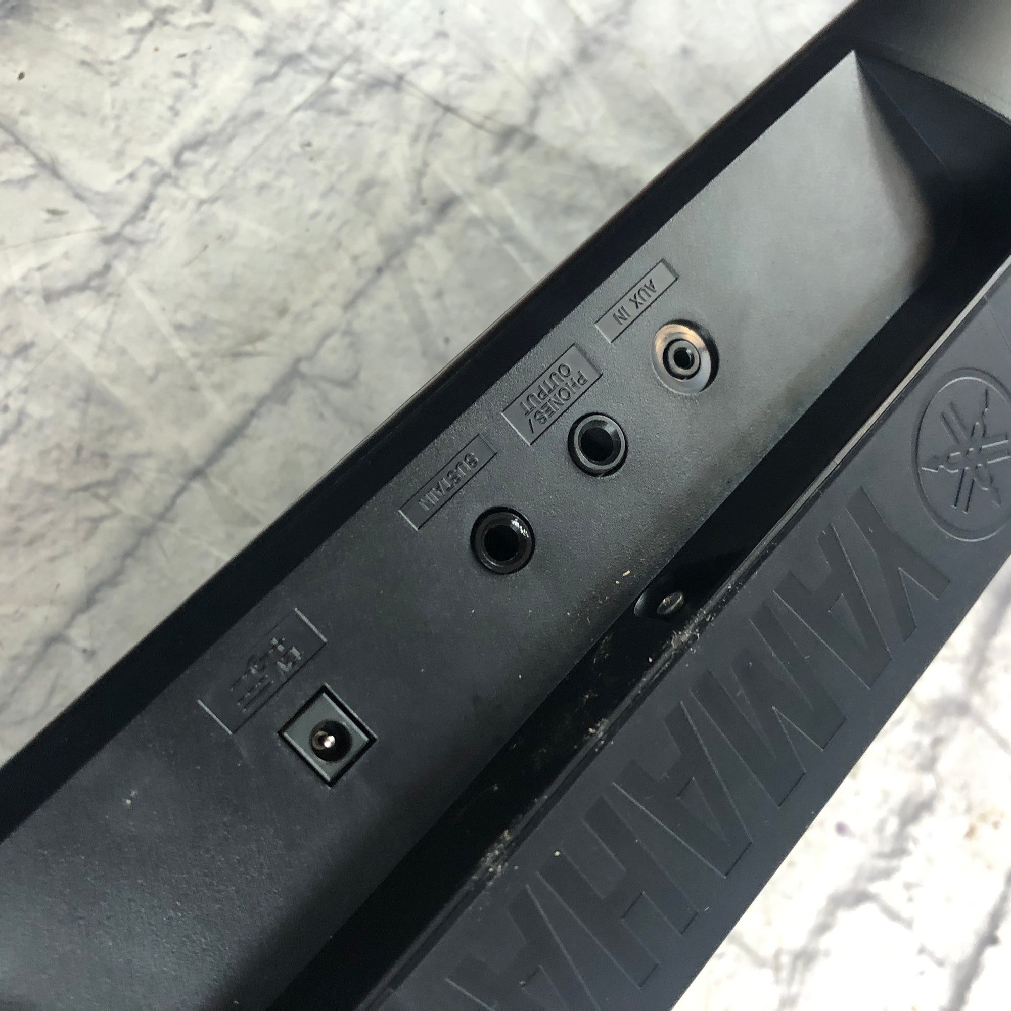 Yamaha PSR-E253 61-Key Electronic Keyboard