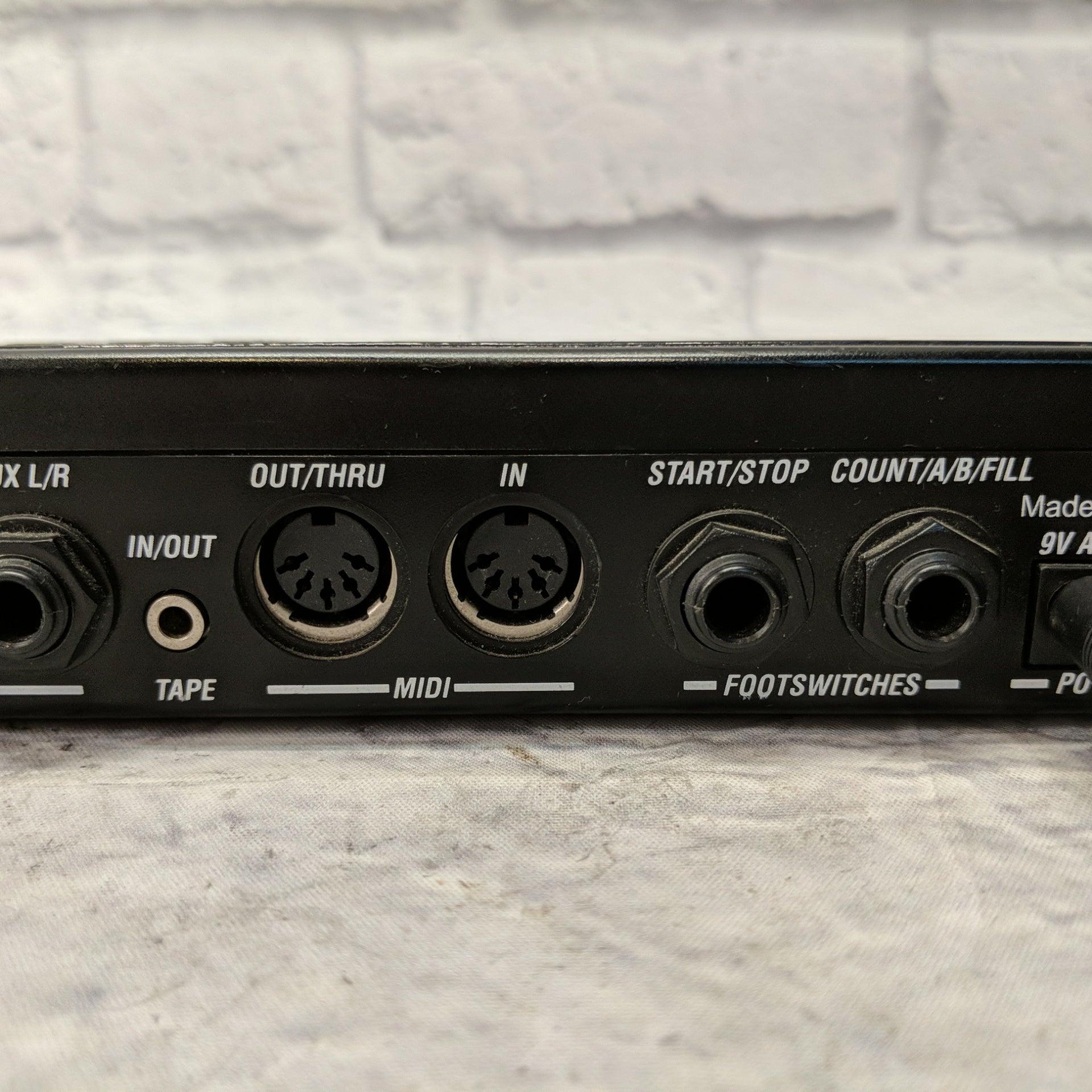 Alesis SR-16 Drum Machine with Power Adapter
