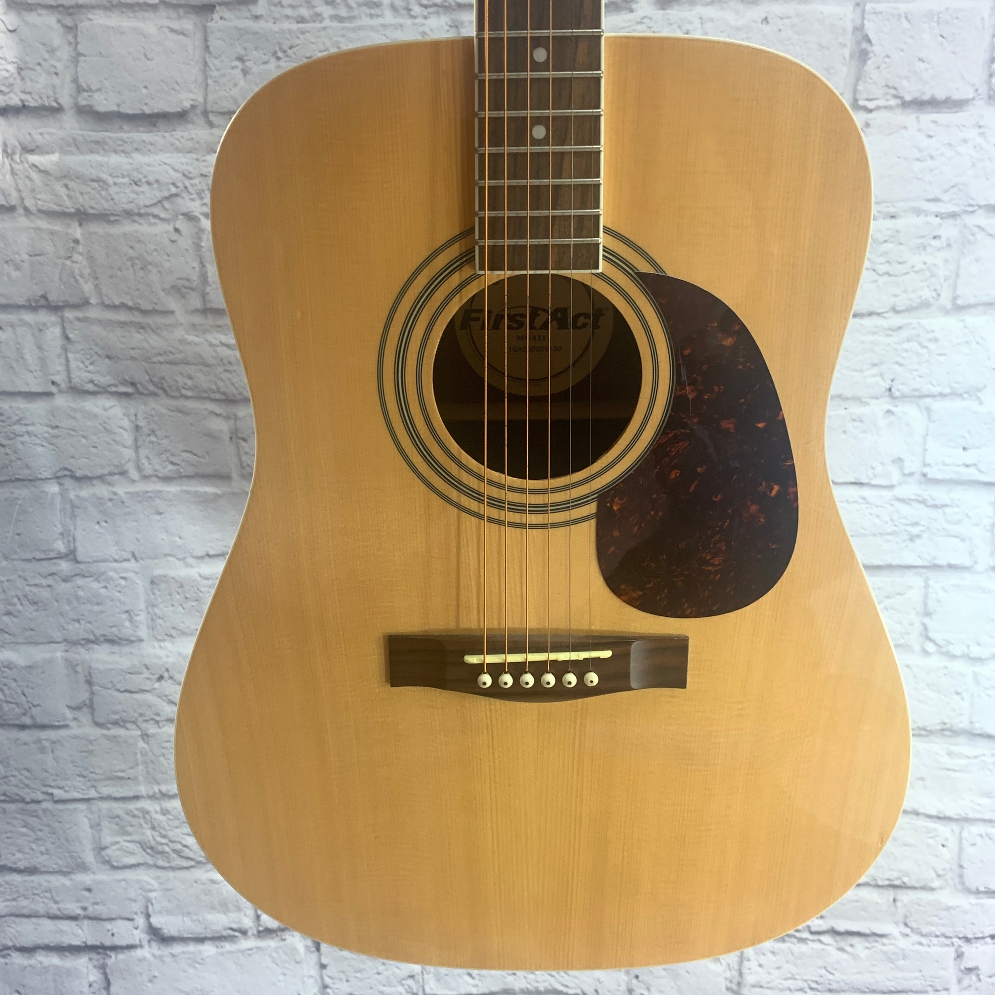 First Act Dreadnaught Acoustic Guitar Natural Mg411
