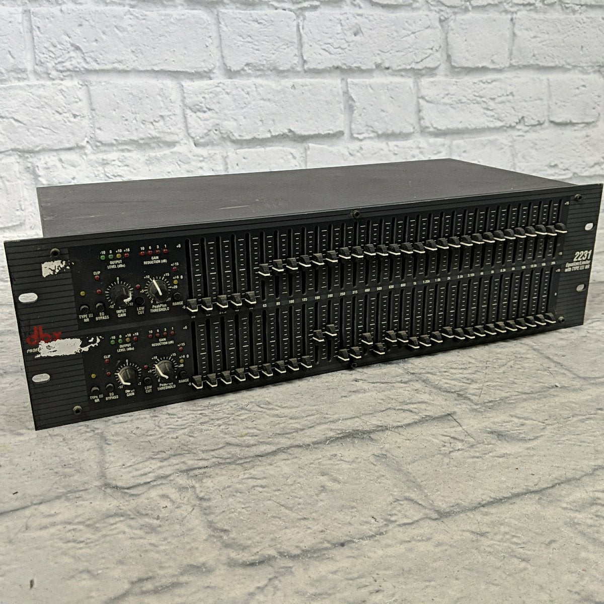 dbx 2231 2 Channel 31-Band Graphic EQ / Limiter w/ Type III Noise Reduction