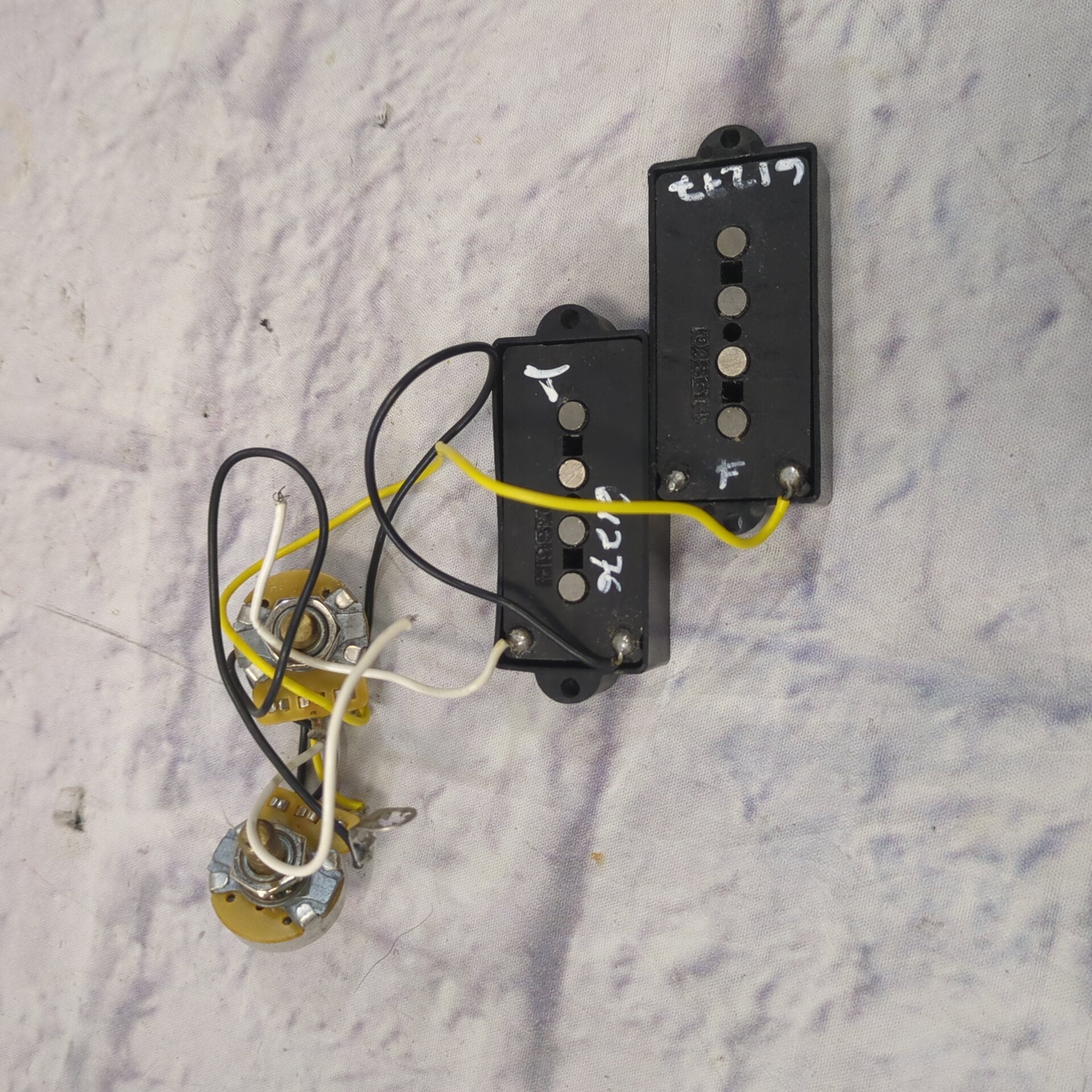 Fender Mexican P-Bass Pickups & Pots