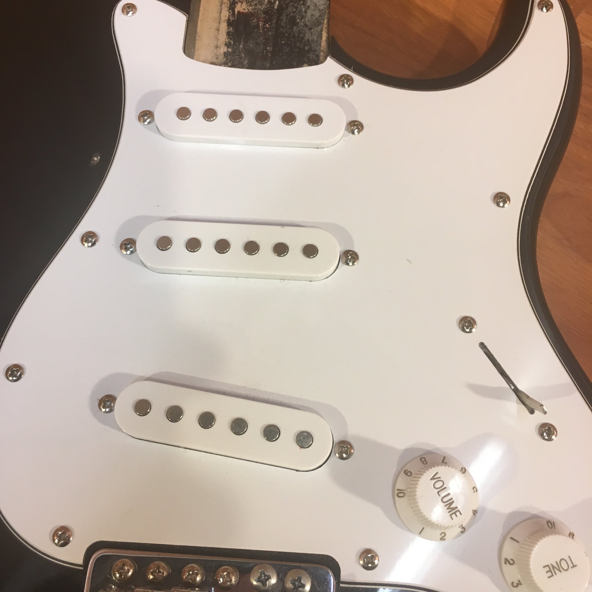 Silvertone Strat Body Loaded