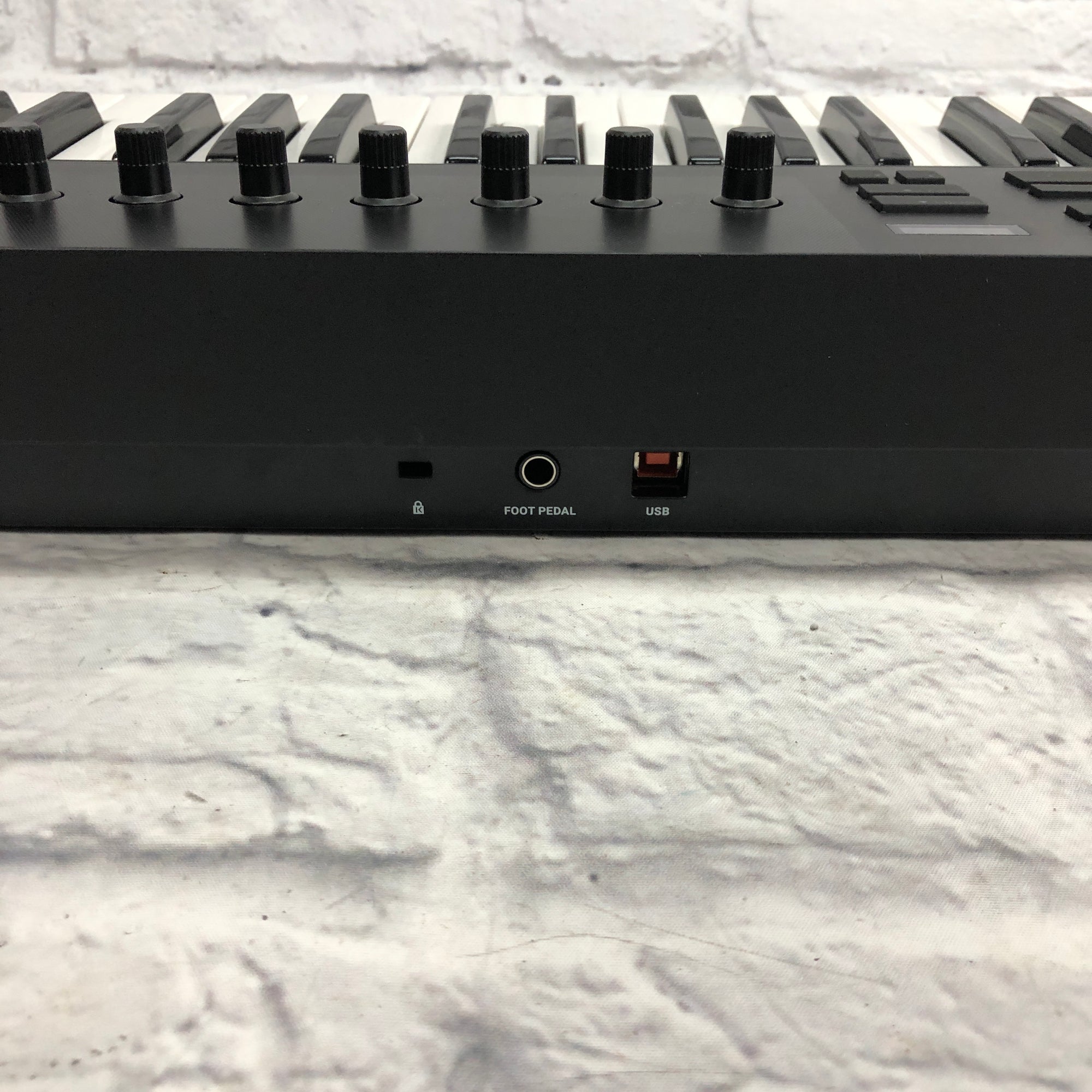 Native Instruments A61 61 Key Controller