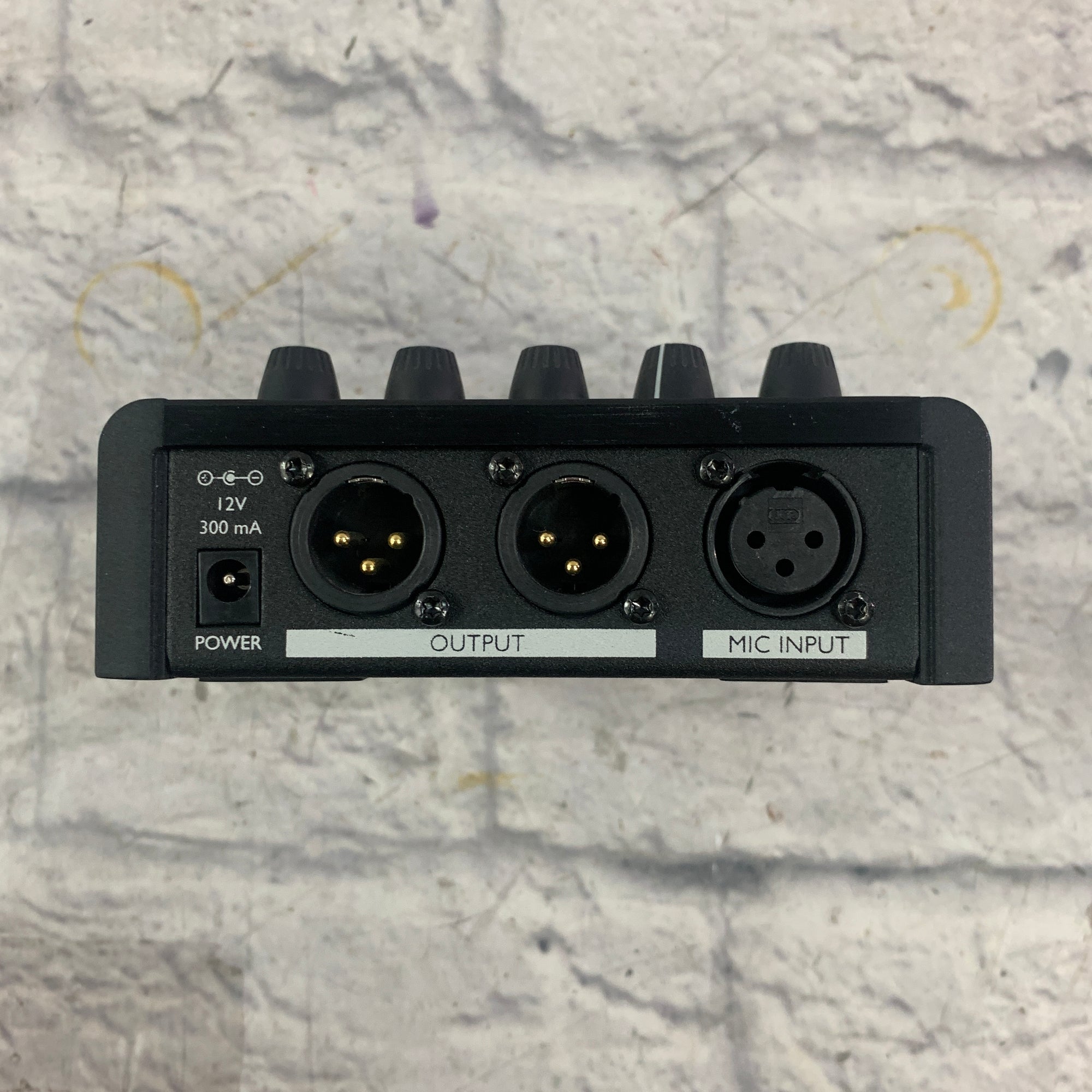 pitch correction pedal TC Helicon Voicetone Correct Pitch Correction and Vocal Effect Pedal