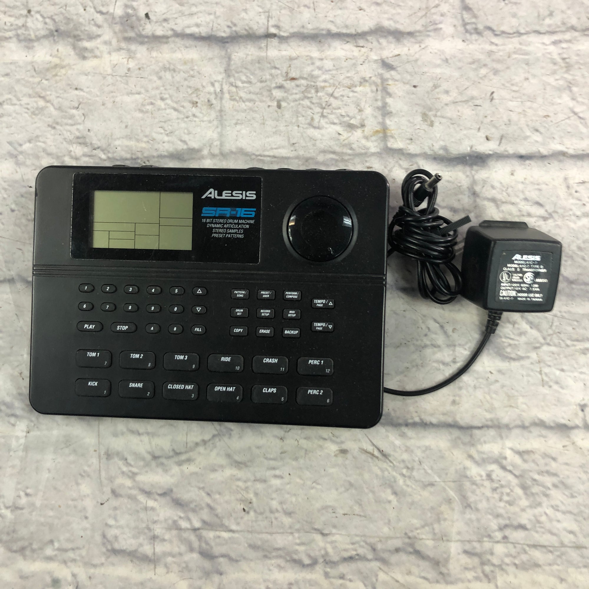 Alesis SR16 16-Bit Drum Machine