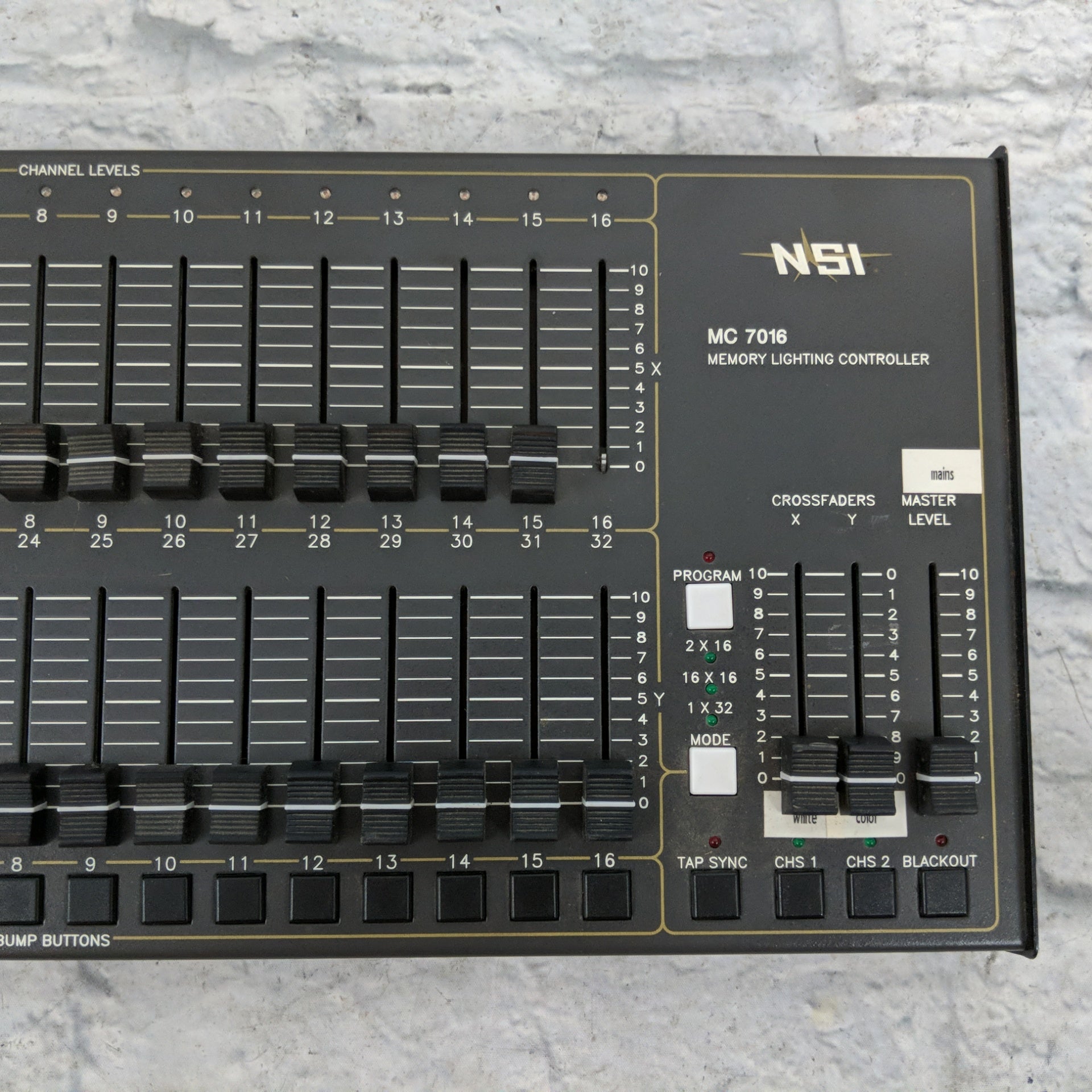 Leviton NSI MC 7016 DMX Memory Lighting Controller