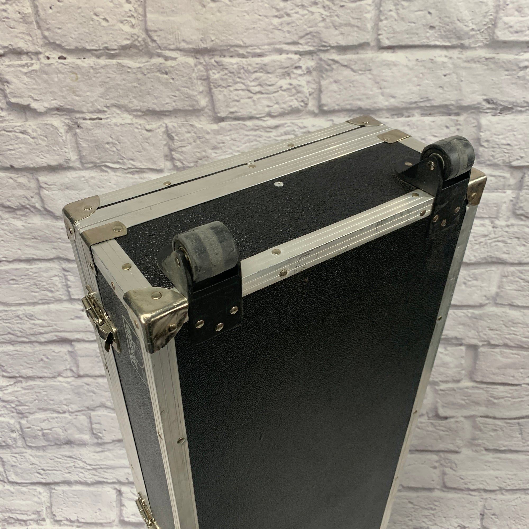 Roadie 76-Key Keyboard Case w/ Wheels - Evolution Music