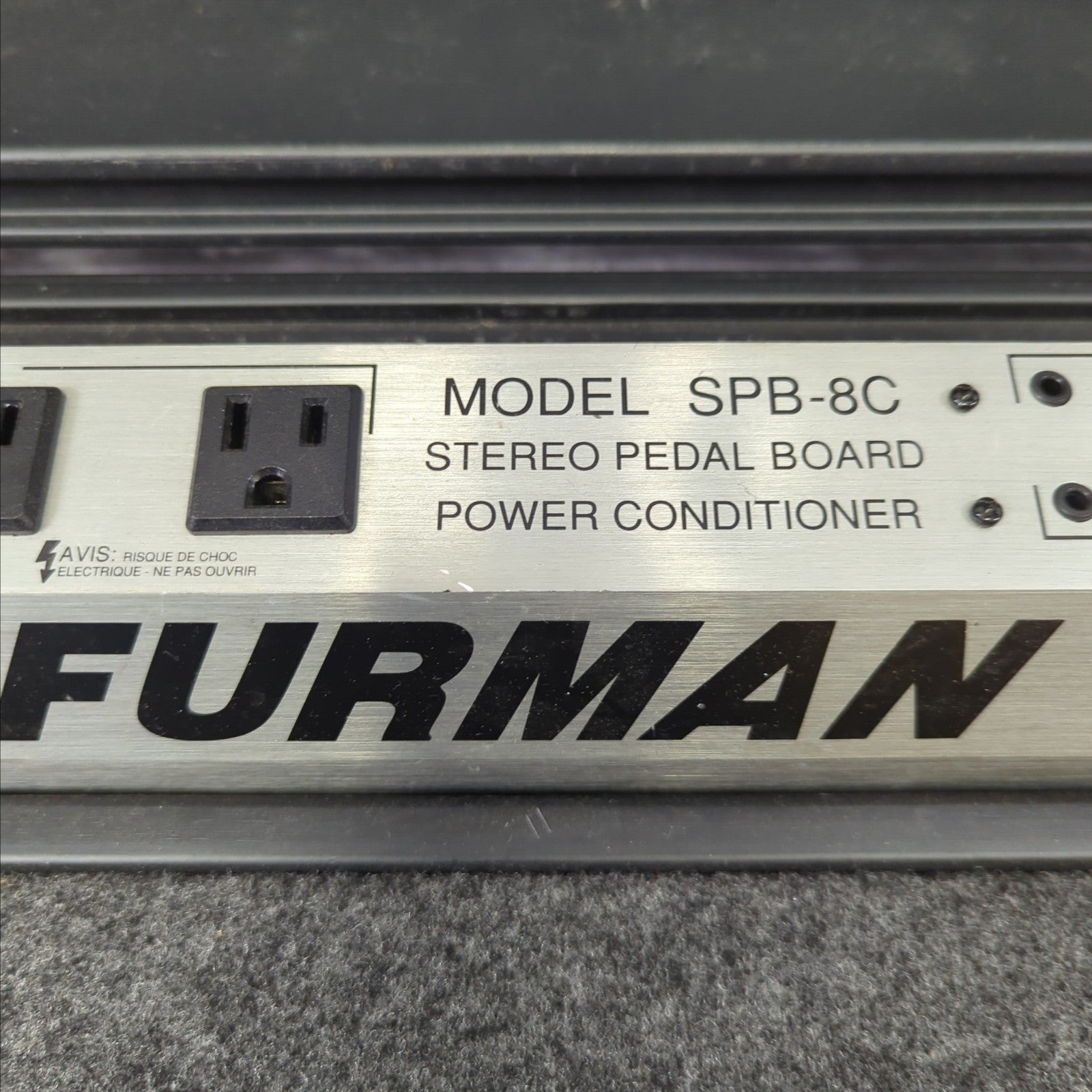 Furman SPB8C Pedalboard with Conditioned Power and 9v Connects