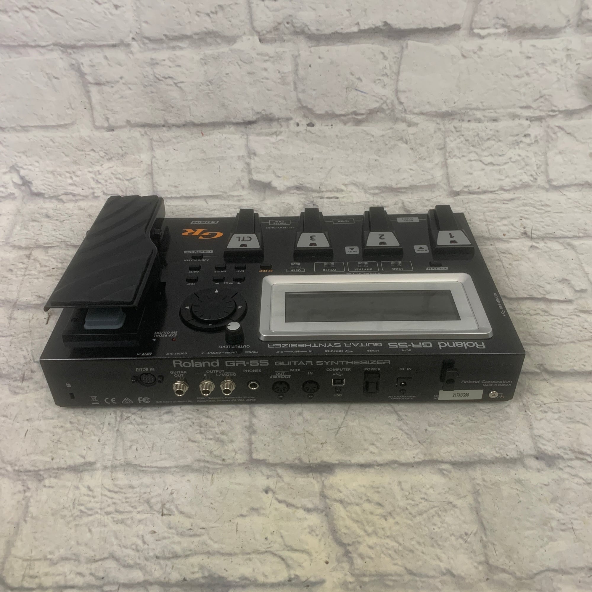 Roland GR-55 Guitar Synth Effects Pedal