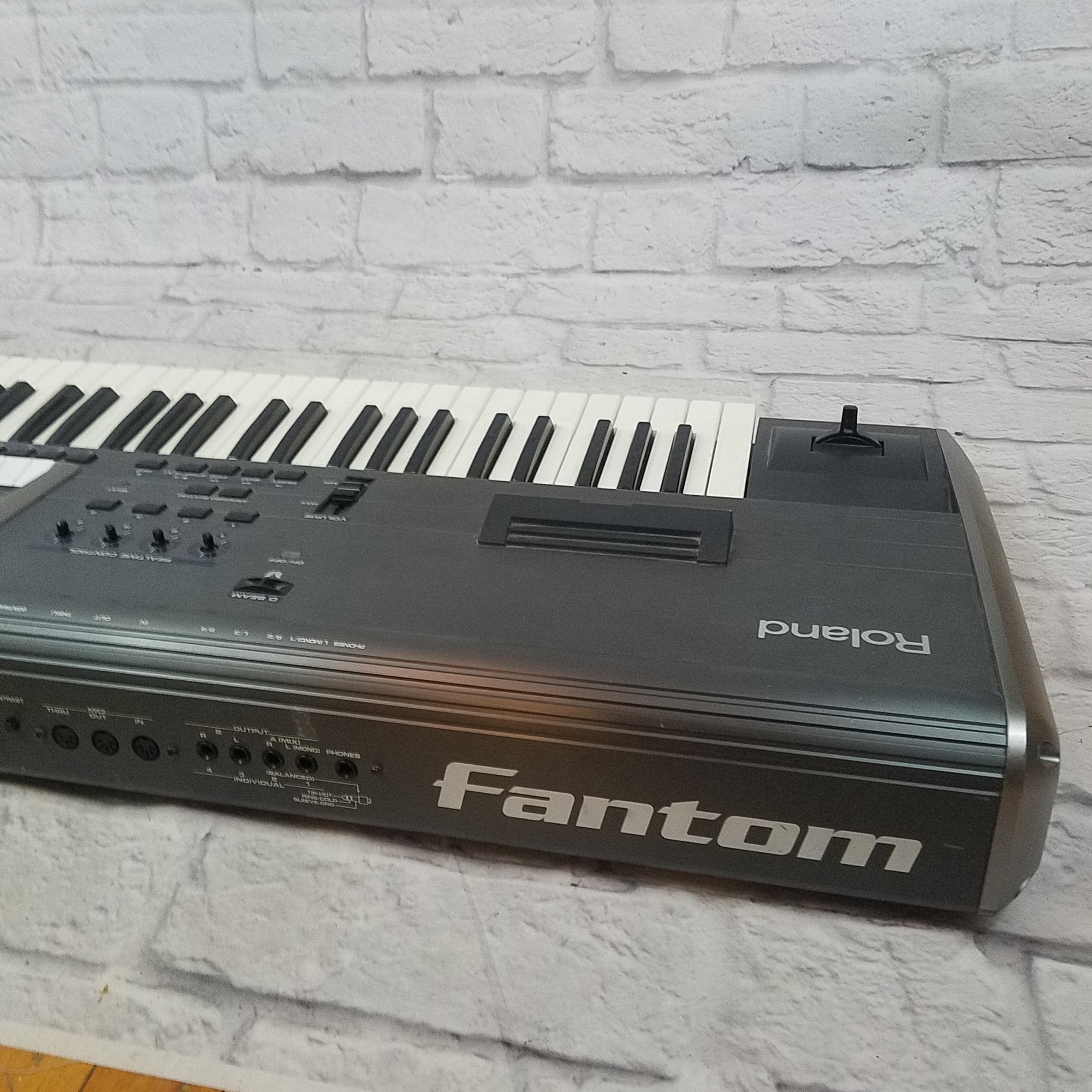 Roland Fantom FA76 76 Key Keyboard - Evolution Music