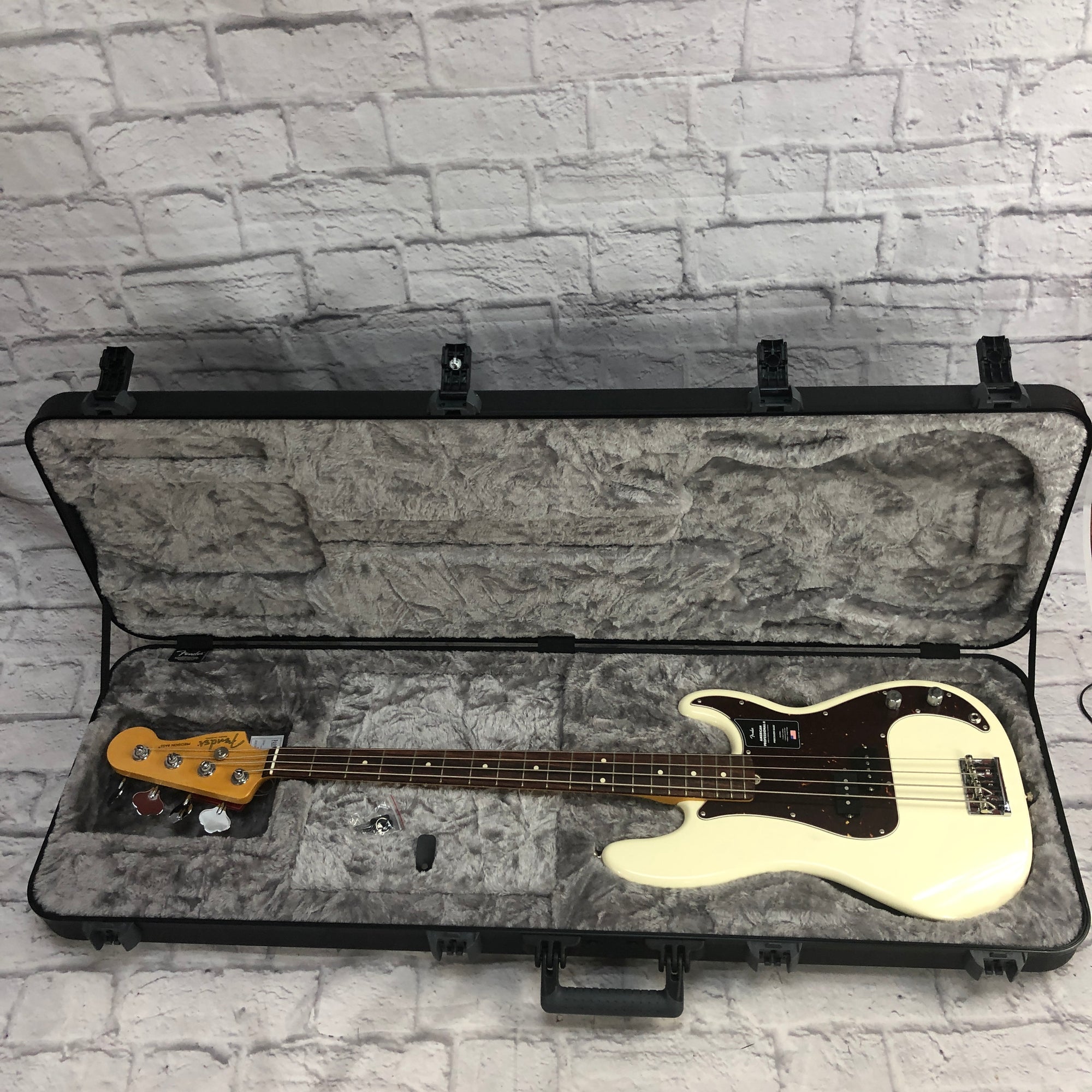 Fender 2021 American Professional II Precision Bass with TSA Case
