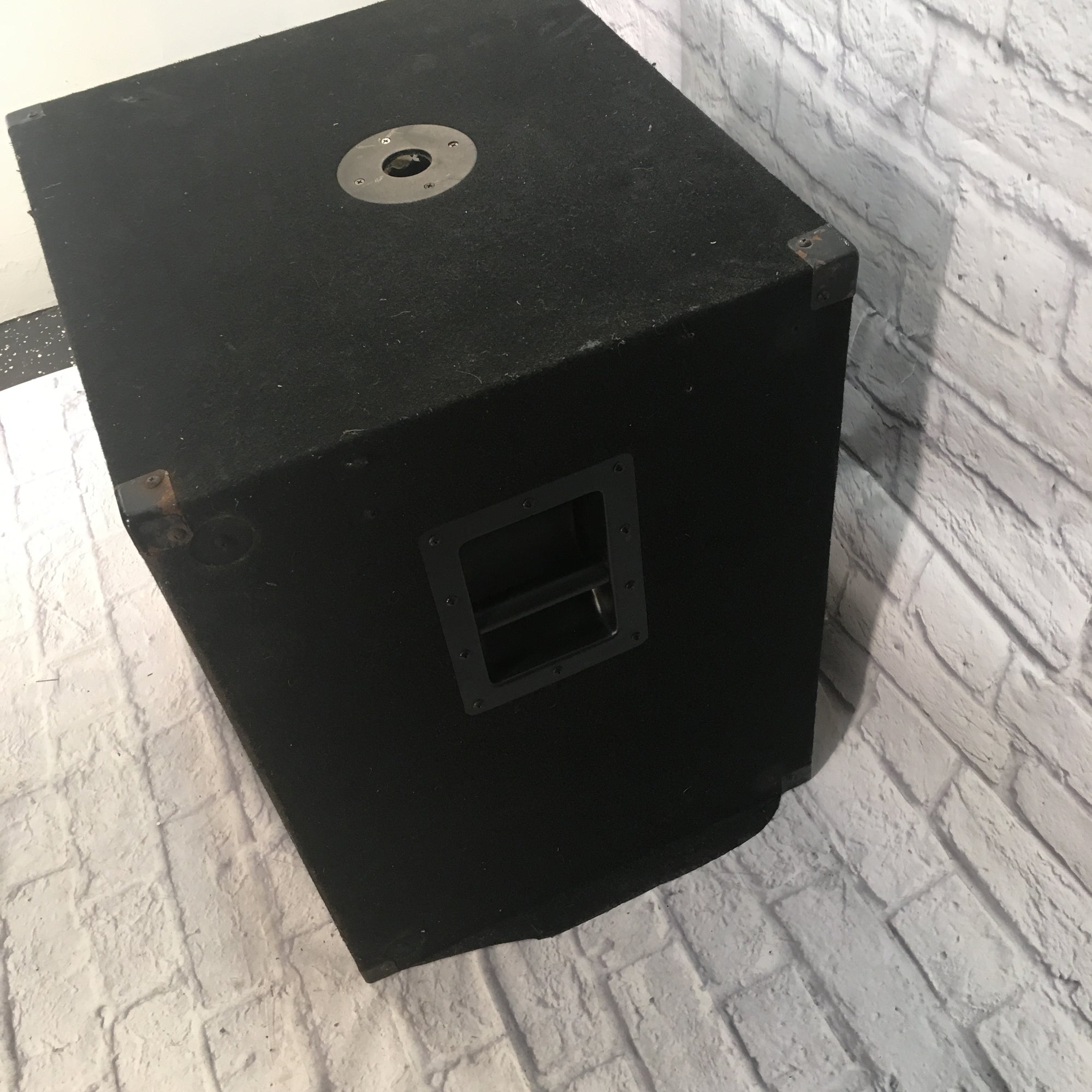 Peavey PV118 18 Inch Sub Bass Cabinet w Top Pole Hole