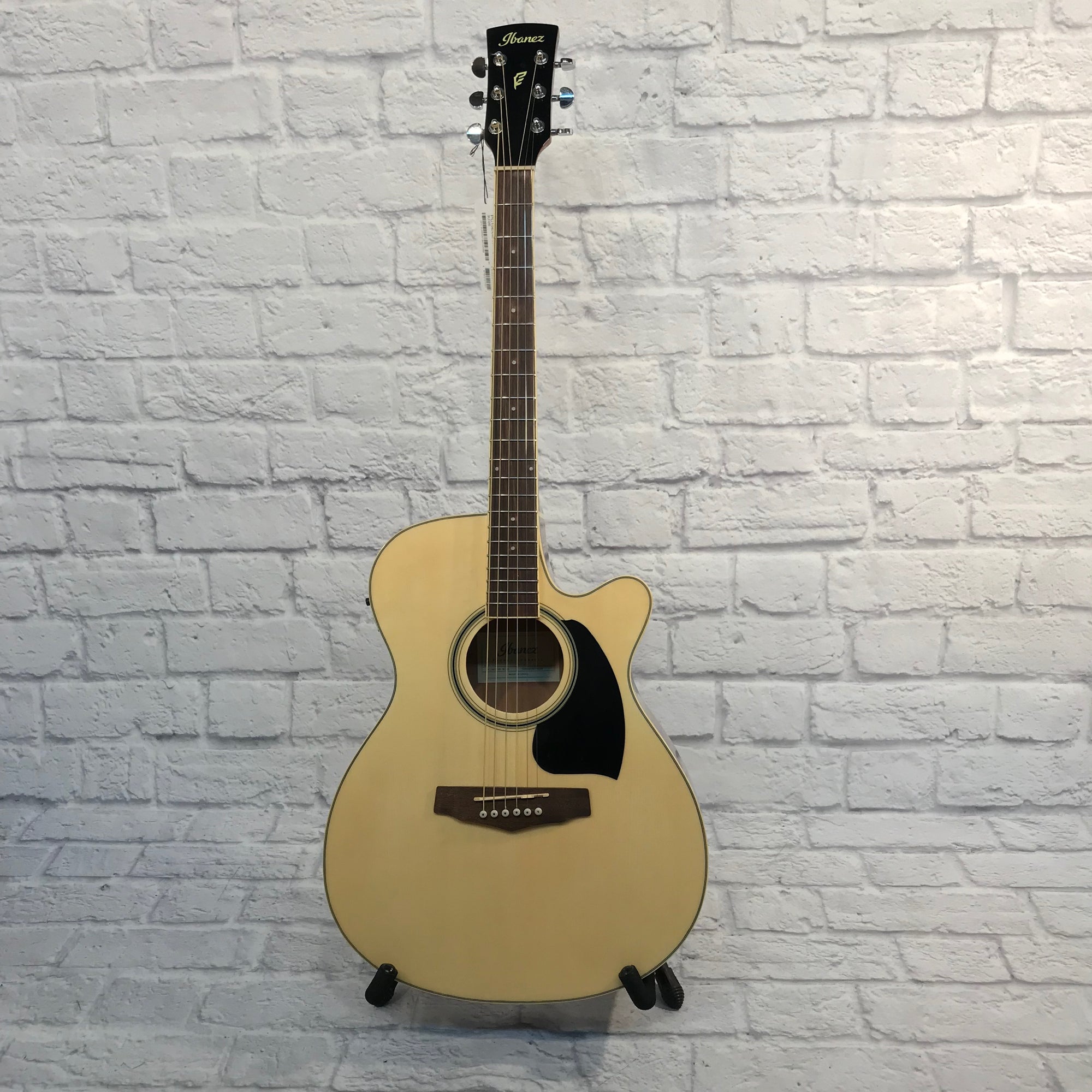 ** Ibanez PC15ECENT Performance Grand Concert Acoustic-Electric Guitar Natural