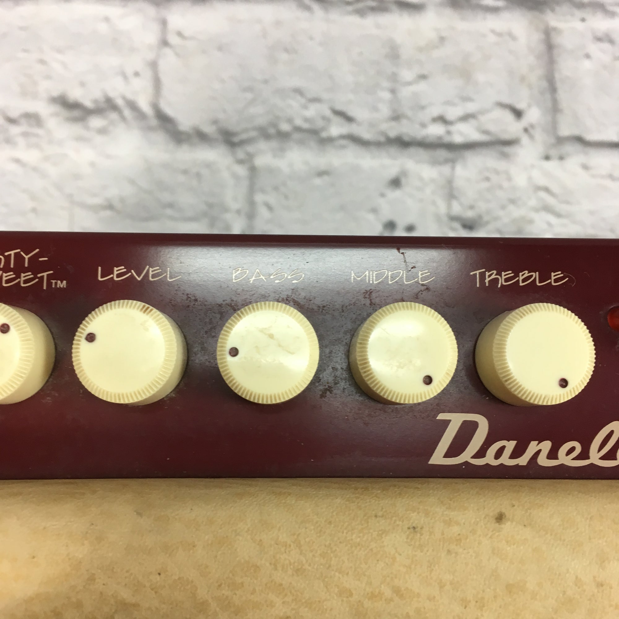 Danelectro Nifty Fifty Solid State Guitar Combo