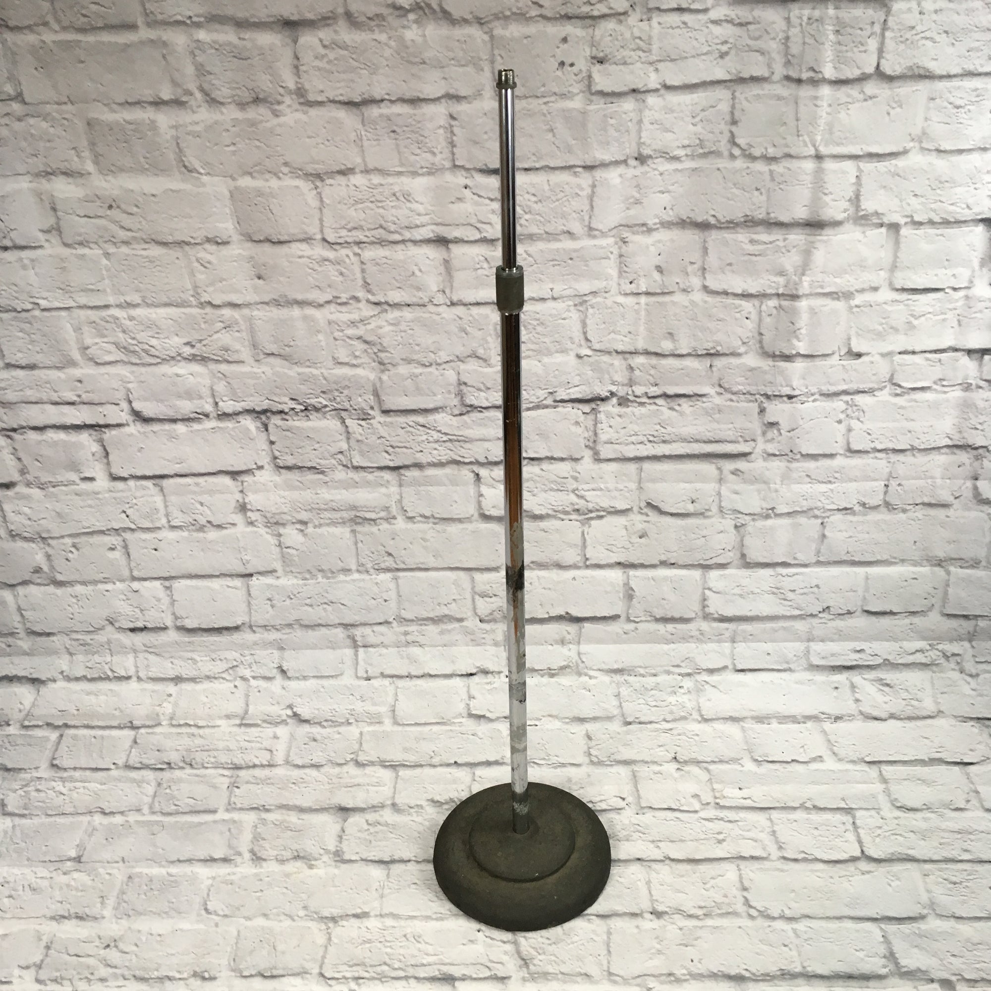 Unknown Round Base Microphone Stand