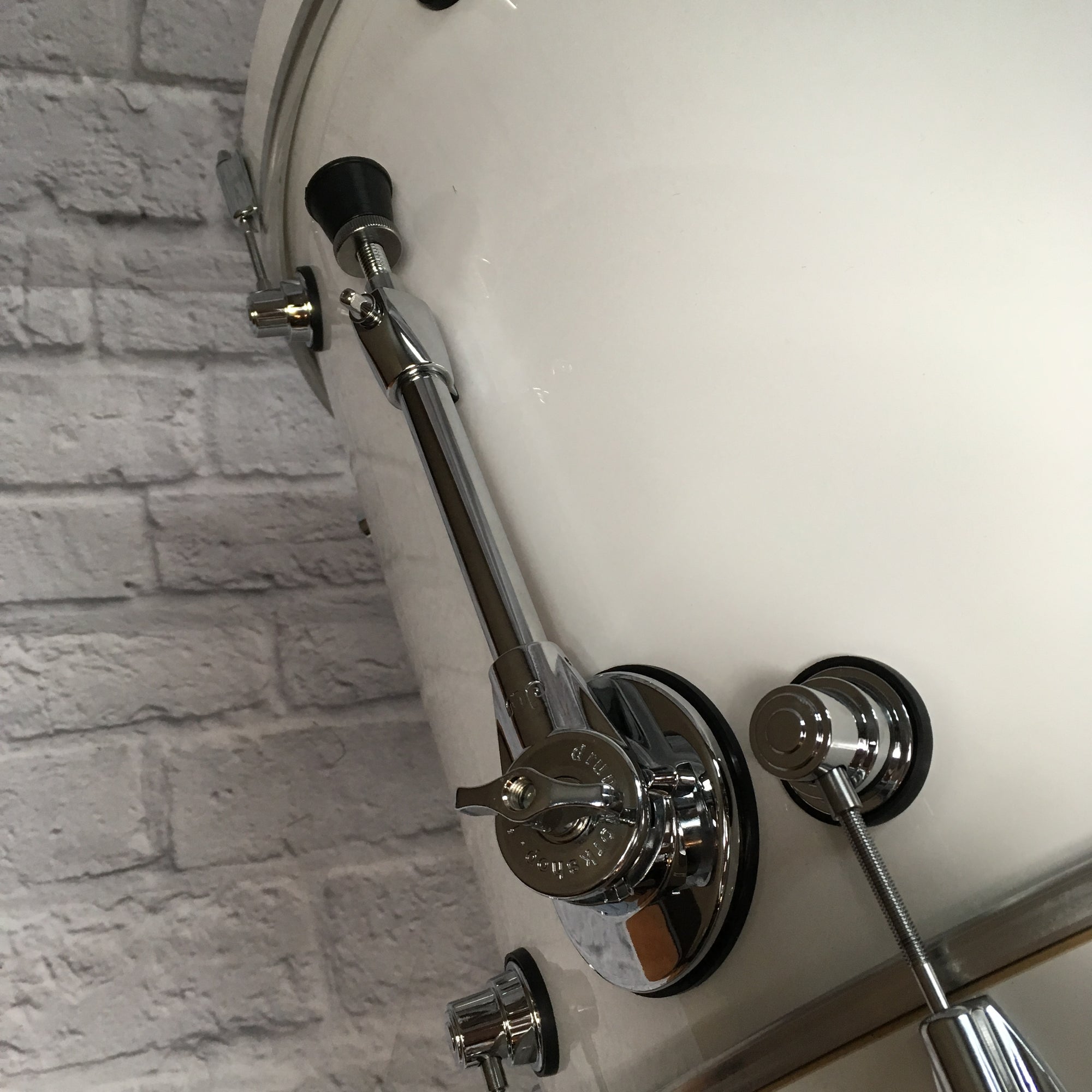 DW Design Series White 4 Piece Drum Set