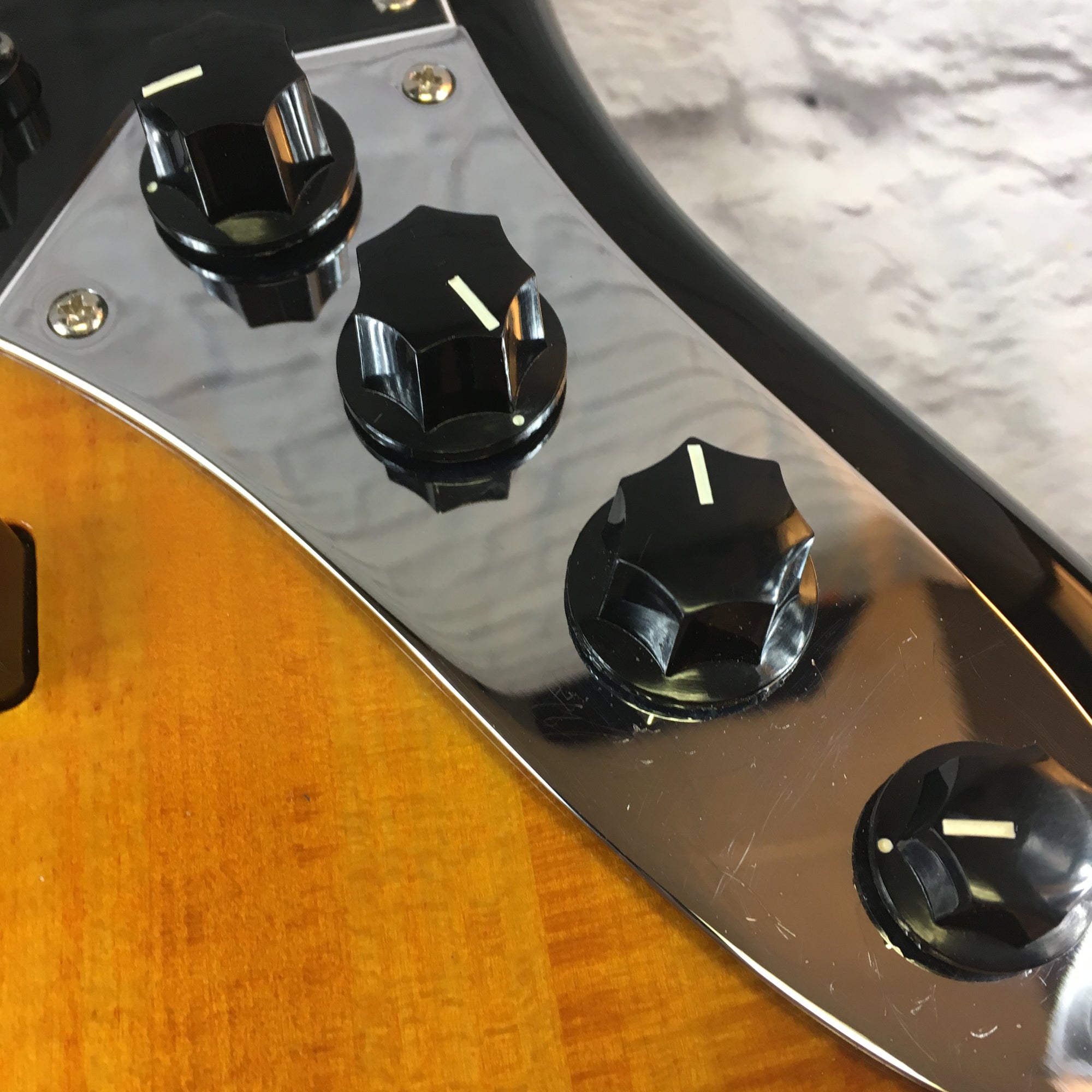 Squier Vintage Sunburst Jaguar Loaded Bass Body