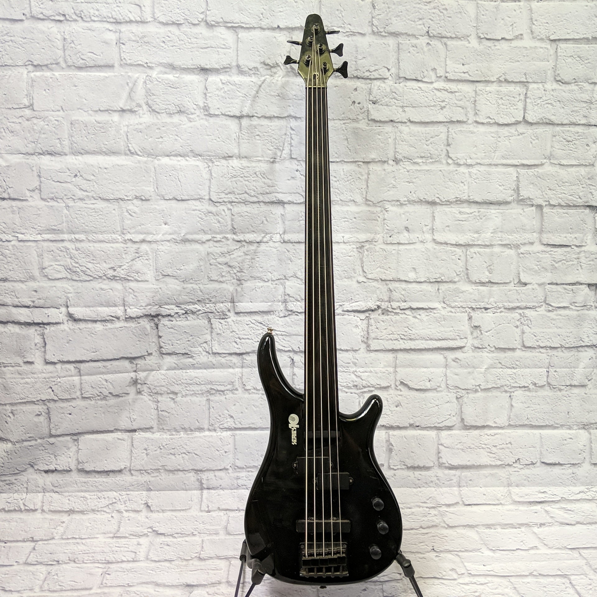 ** Series 10 5 String Fretless Active Bass