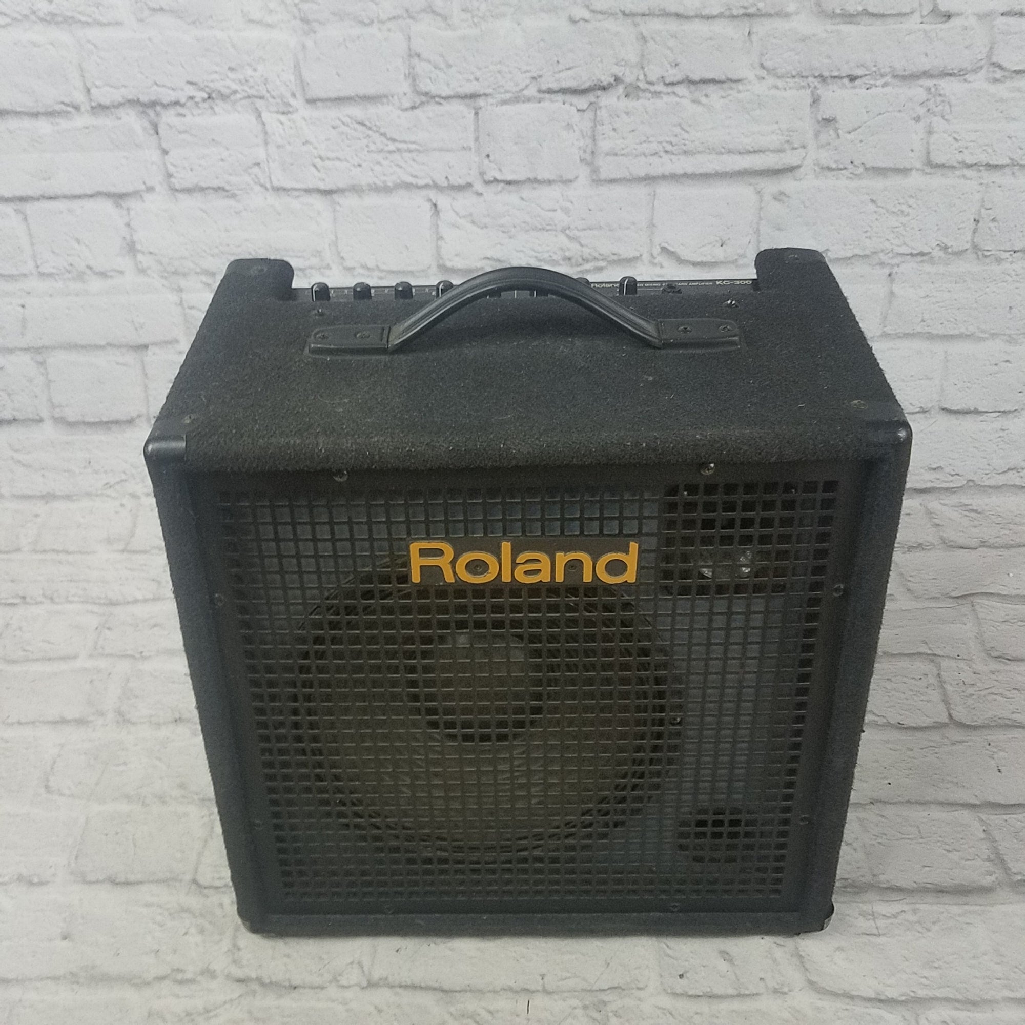 Rolandキ−ボ−ド用アンプ　 　　KC300 USA Roland KC300 Black – Chicago Music Exchange