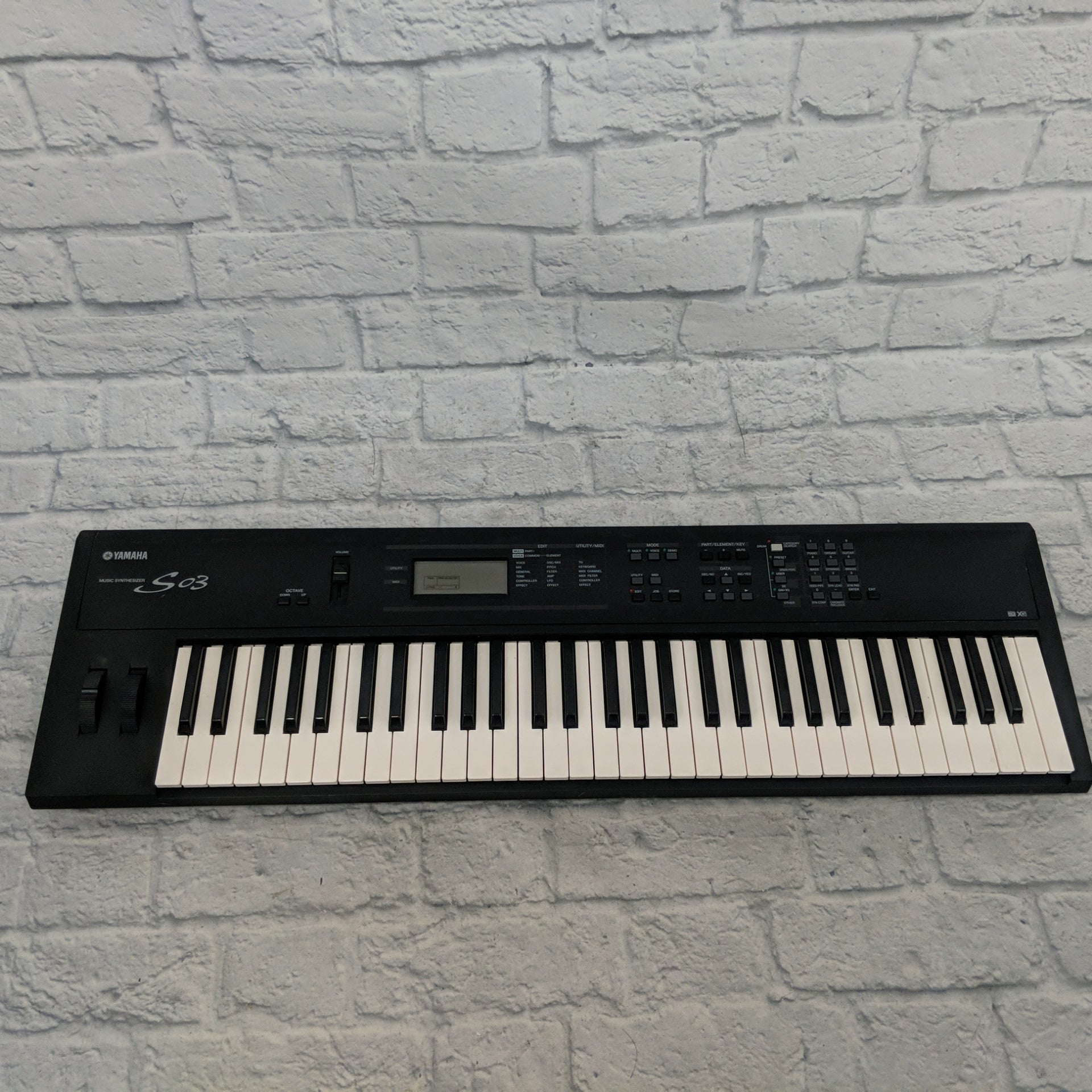 Yamaha S03 Music Synthesizer - Evolution Music