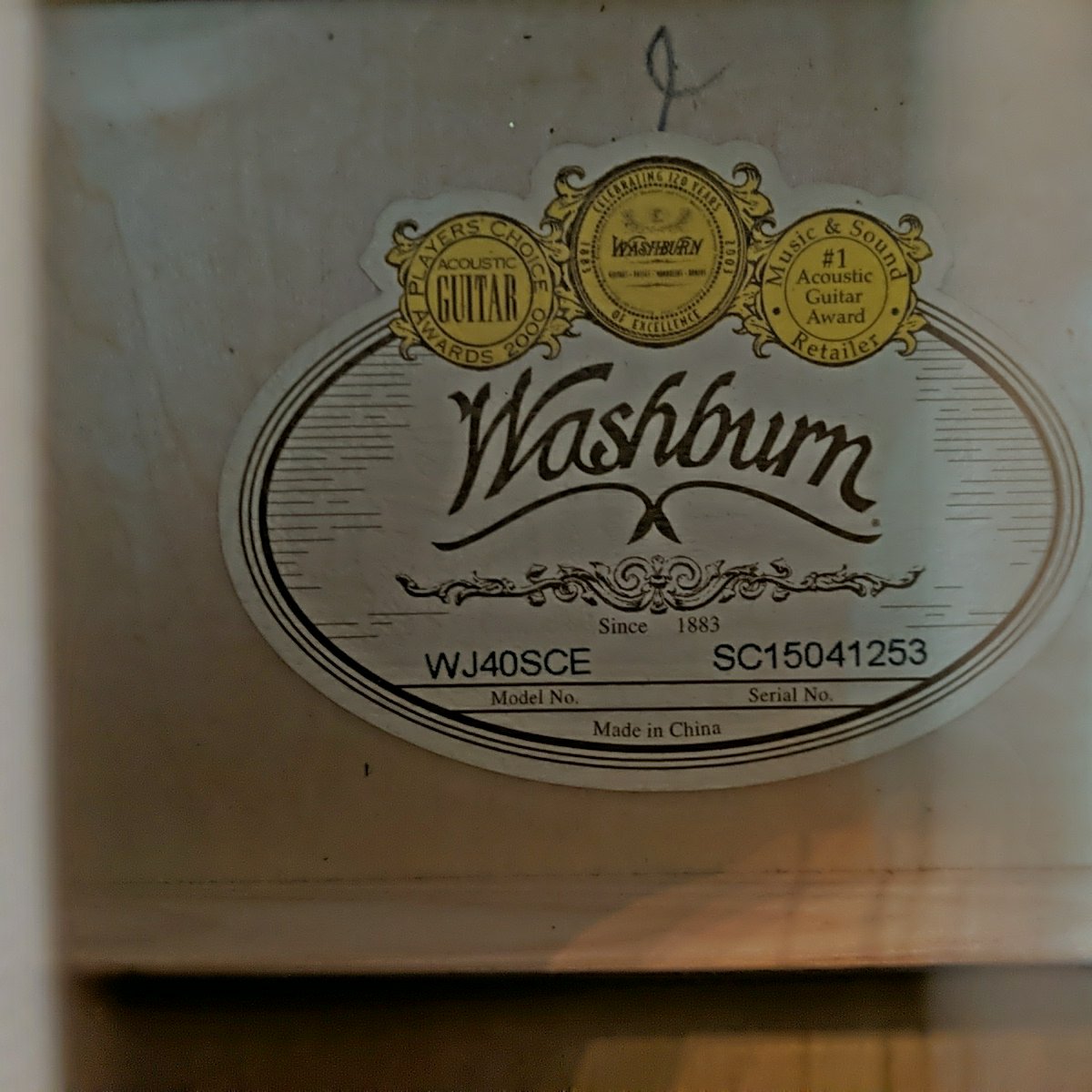 Washburn WJ40SCE Jumbo Acoustic Guitar With Hardshell Case
