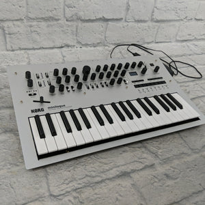 Korg Minilogue Synthesizer