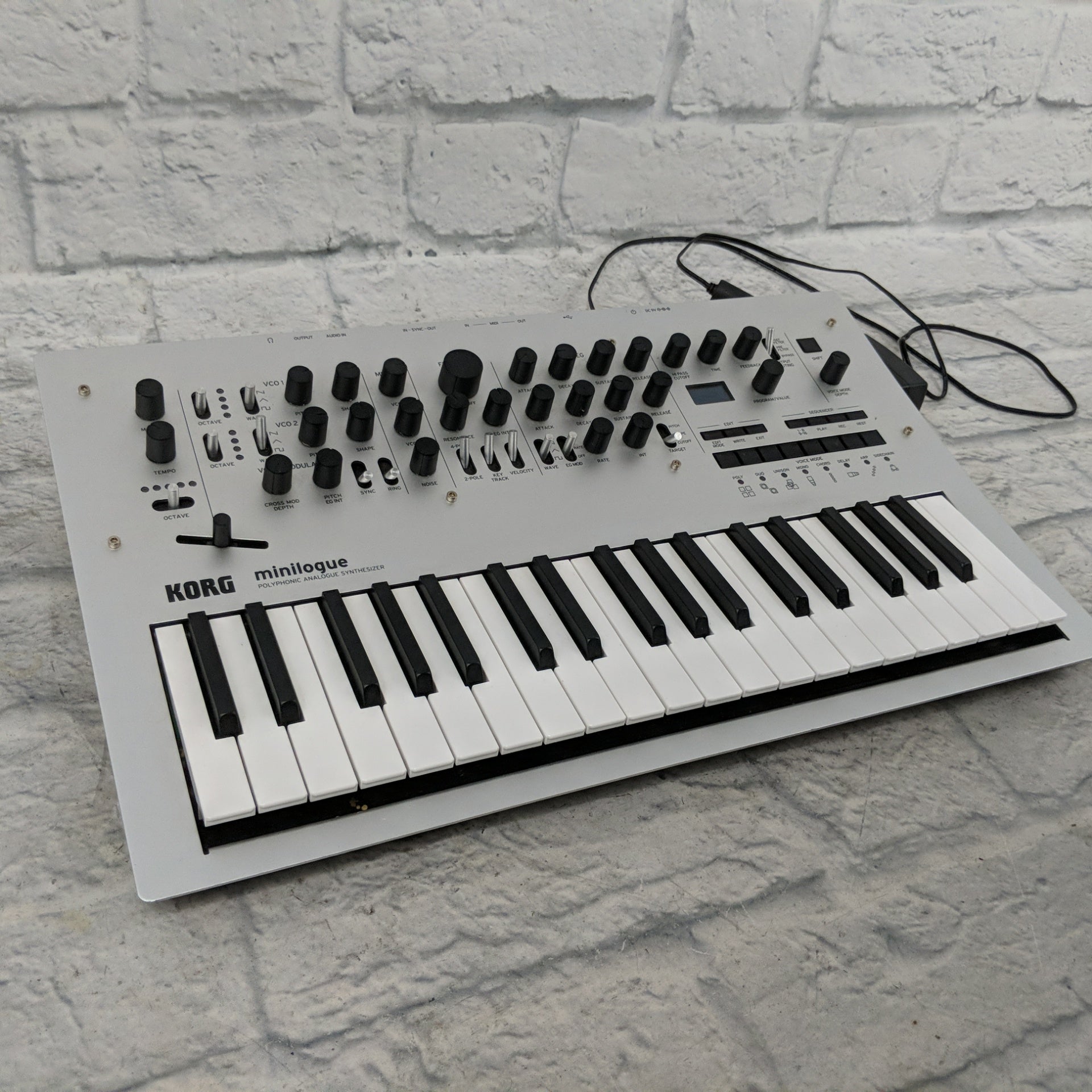 Korg Minilogue Synthesizer