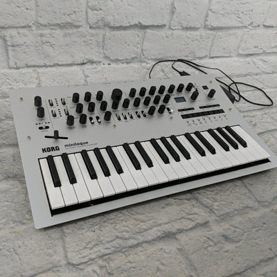 Korg Minilogue Synthesizer