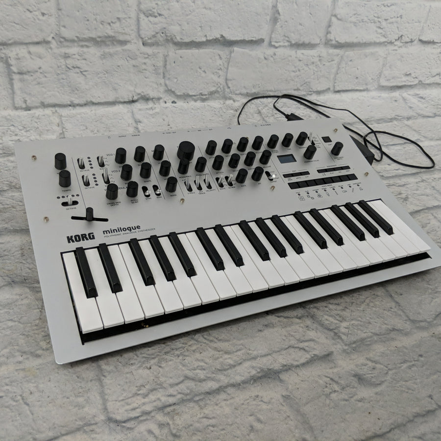 Korg Minilogue Synthesizer