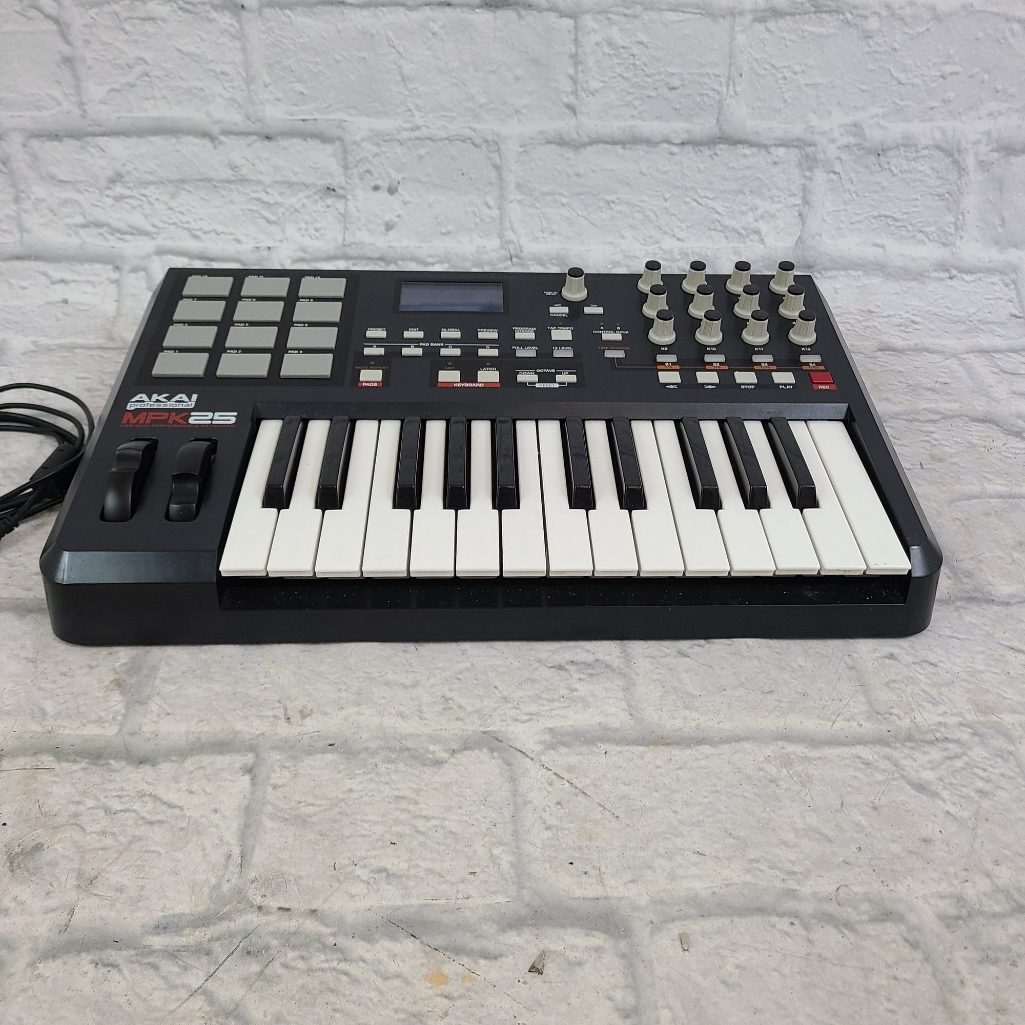 Akai Professional MPK 25 - Evolution Music