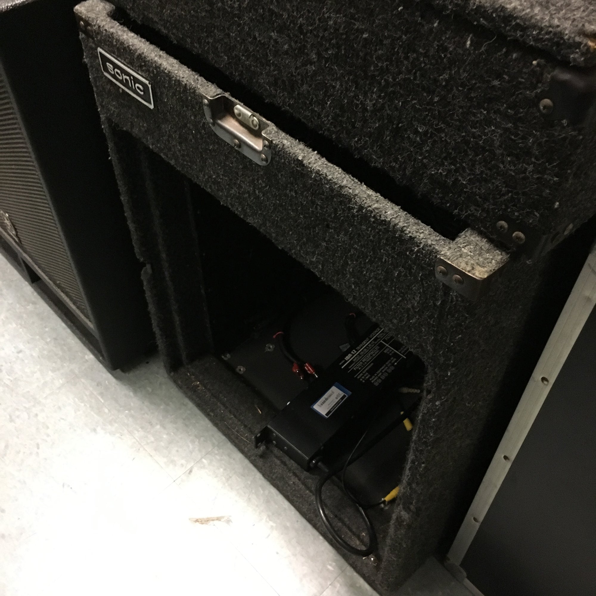 ** Sonic 6U Rack w/ Mixer Slant Rack Top