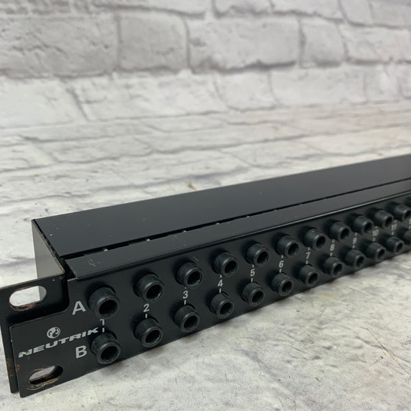 Long Patchbay Rack Neutrik 24 Rack Patchbay w/ cables - Evolution Music
