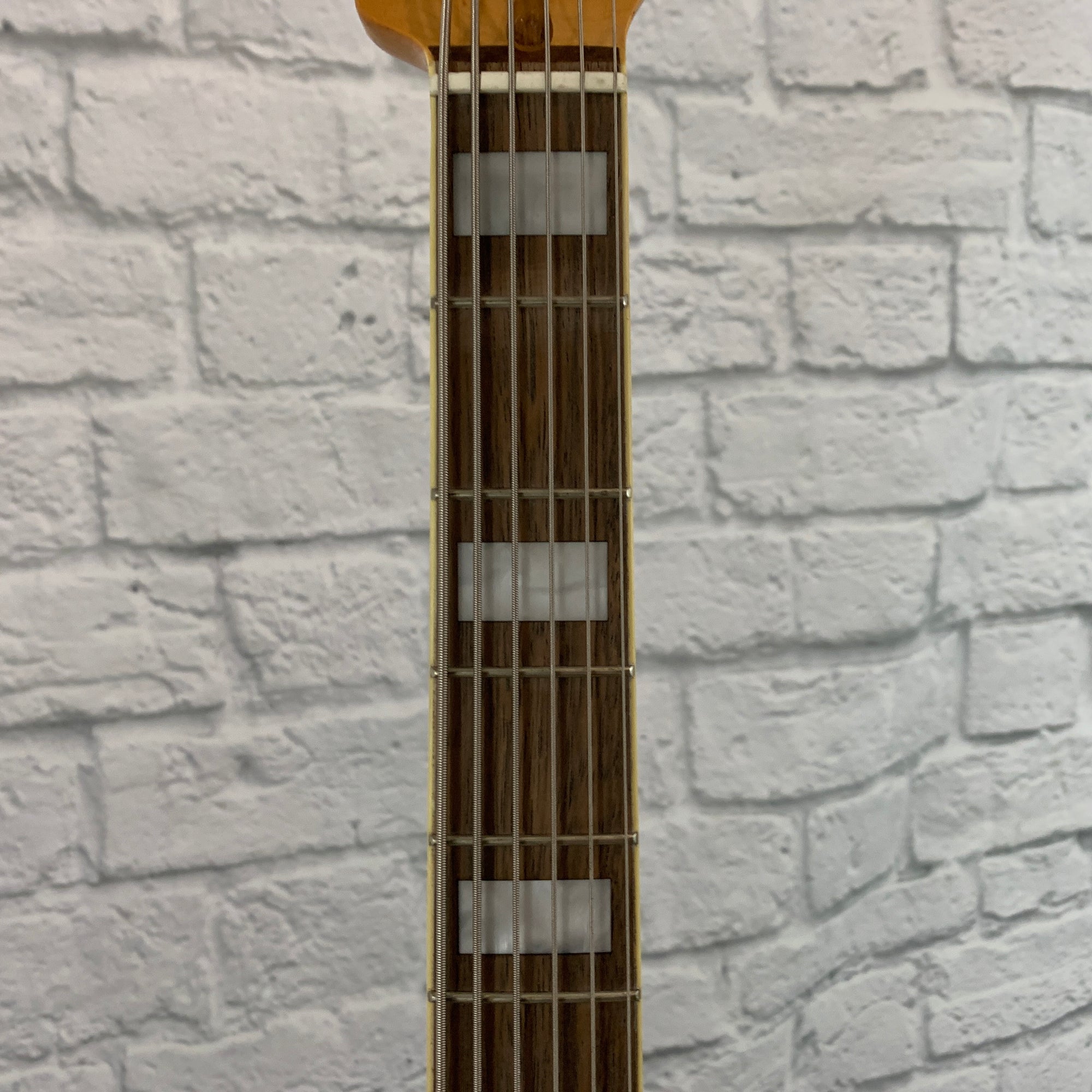 Squier Classic Vibe Bass VI - Black