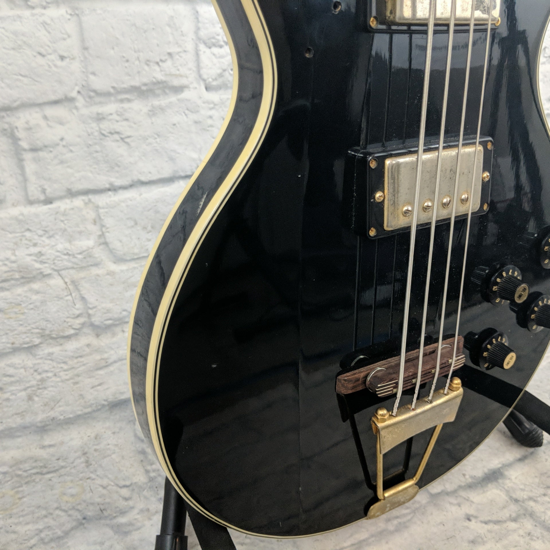 Vintage National 4 String Bass Single Cutaway (LP 477-2B) 70's Black with Binding