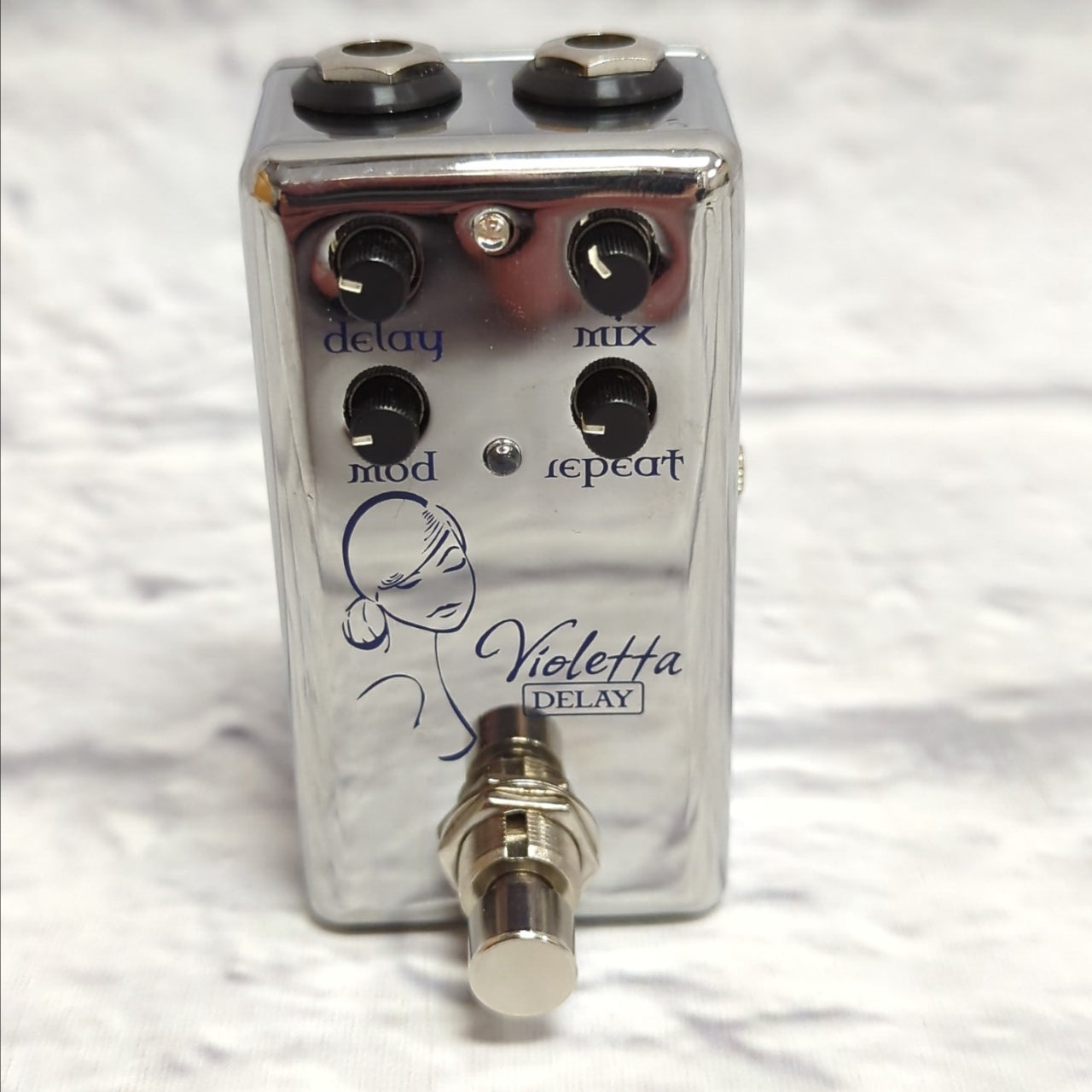 Red Witch Violetta Delay Pedal